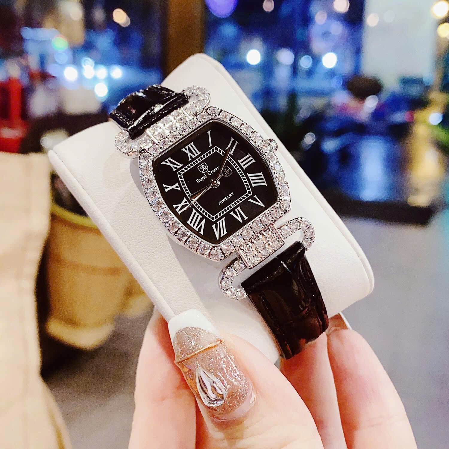 Đồng Hồ Royal Crown Mặt Oval |Nữ Giới |Đính Đá |Dây Da Đen |Máy Pin (Quartz) |Size 27mm |donghogiatot.vn