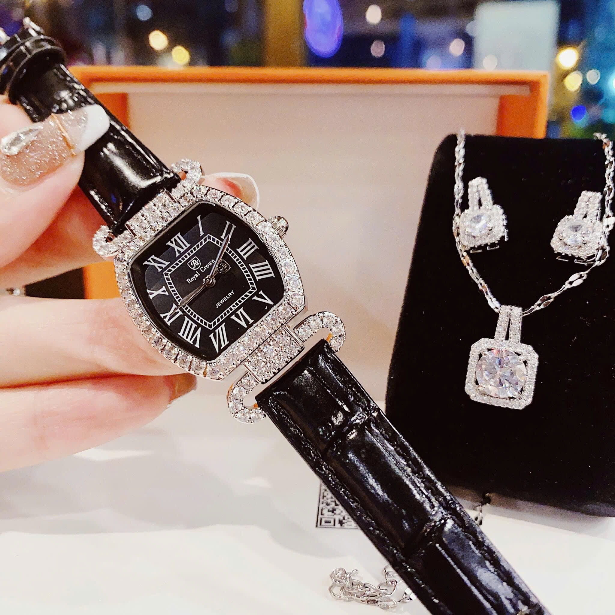 Đồng Hồ Royal Crown Mặt Oval |Nữ Giới |Đính Đá |Dây Da Đen |Máy Pin (Quartz) |Size 27mm |donghogiatot.vn