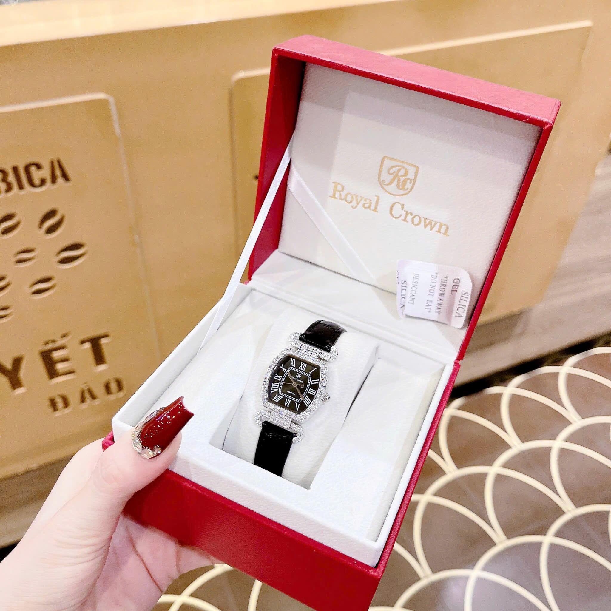 Đồng Hồ Royal Crown Mặt Oval |Nữ Giới |Đính Đá |Dây Da Đen |Máy Pin (Quartz) |Size 27mm |donghogiatot.vn