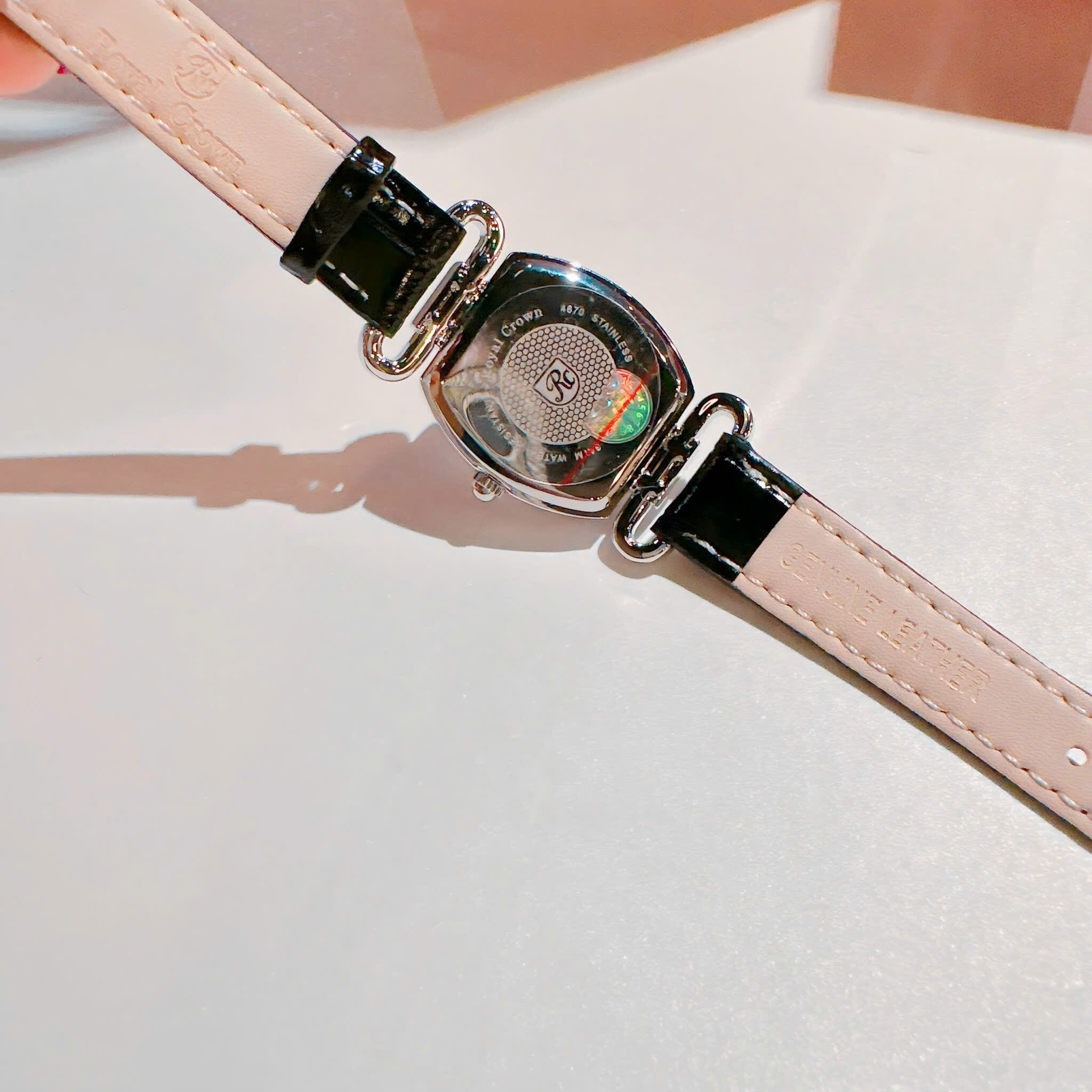 Đồng Hồ Royal Crown Mặt Oval |Nữ Giới |Đính Đá |Dây Da Đen |Máy Pin (Quartz) |Size 27mm |donghogiatot.vn