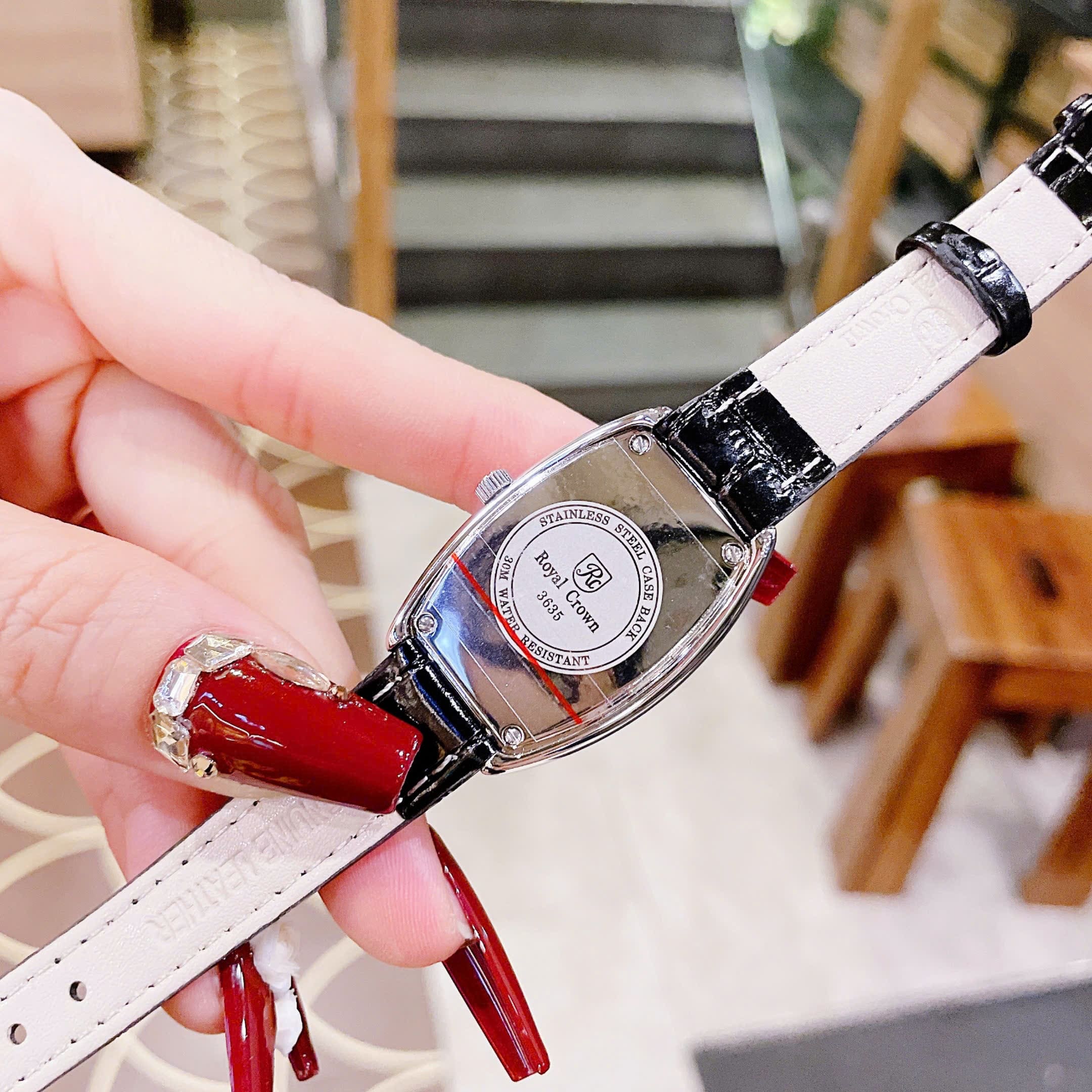 Đồng Hồ Royal Crown Mặt Oval |Nữ Giới |Đính Đá |Dây Da Đen |Máy Pin (Quartz) |Size 24x30mm |donghogiatot.vn