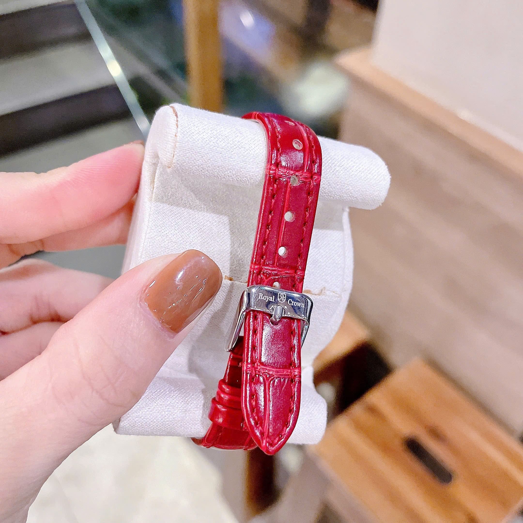 Đồng Hồ Royal Crown Mặt Oval |Nữ Giới |Đính Đá |Dây Da Đỏ |Máy Pin (Quartz) |Size 24x30mm |donghogiatot.vn