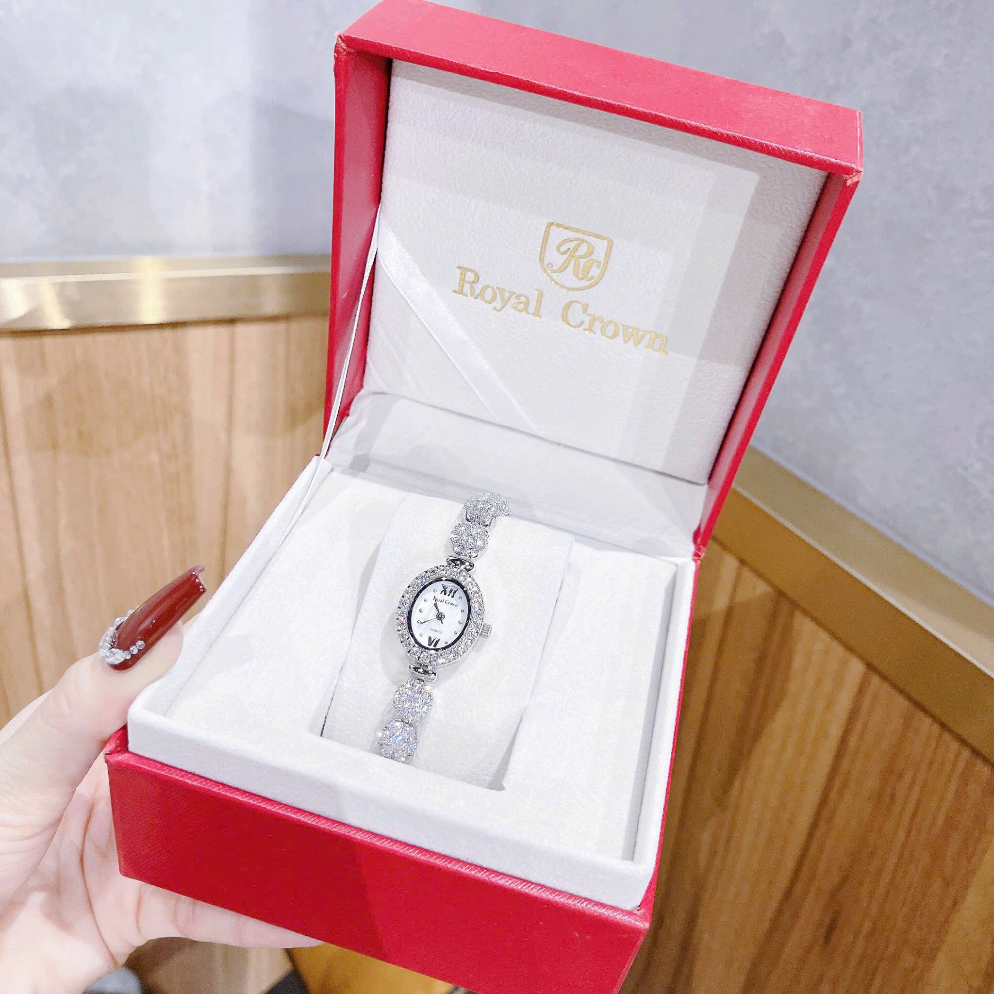 Đồng Hồ Royal Crown Mặt Oval |Nữ Giới |Đính Đá |Lắc Tay Silver |Máy Pin (Quartz) |Size 26mm |donghogiatot.vn
