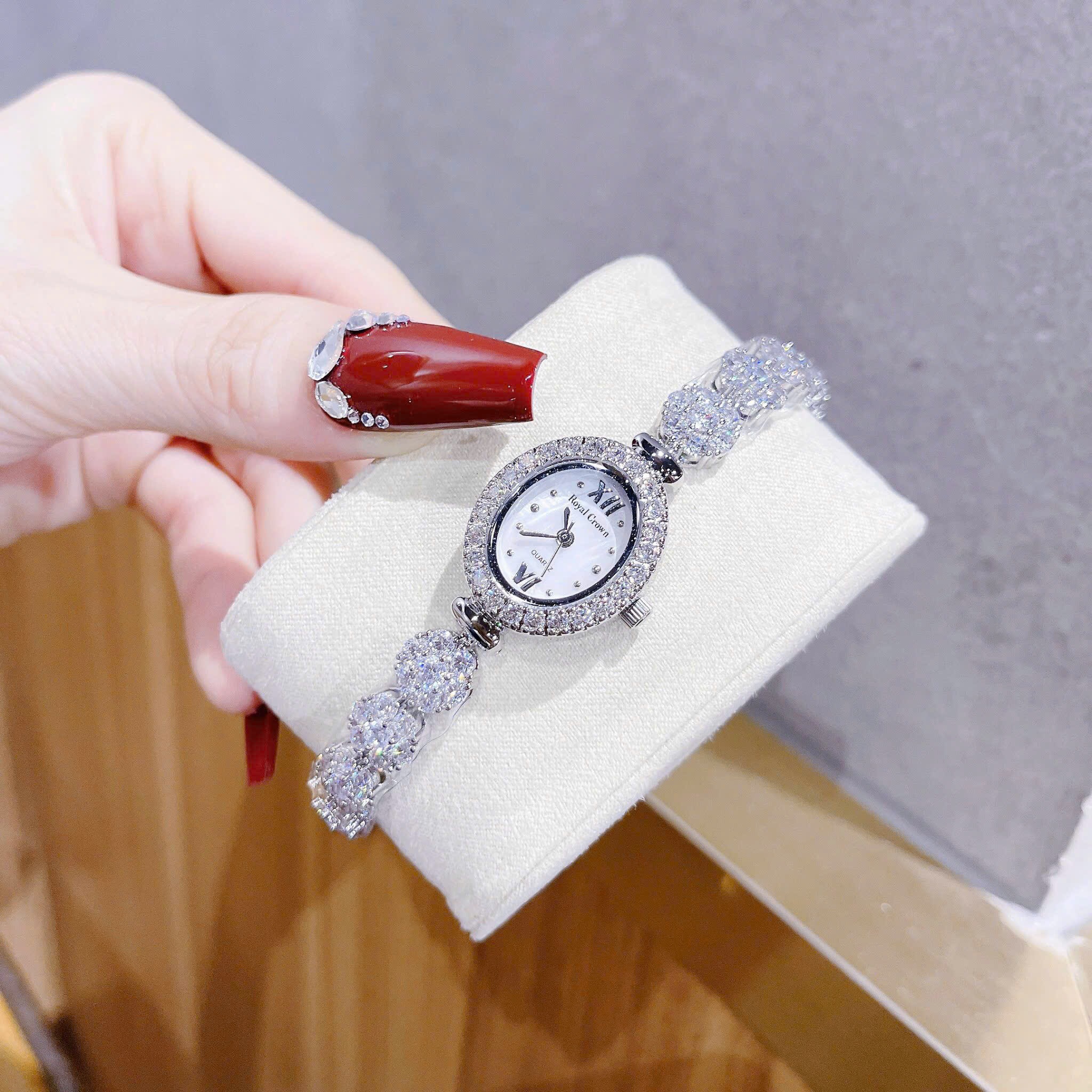 Đồng Hồ Royal Crown Mặt Oval |Nữ Giới |Đính Đá |Lắc Tay Silver |Máy Pin (Quartz) |Size 26mm |donghogiatot.vn