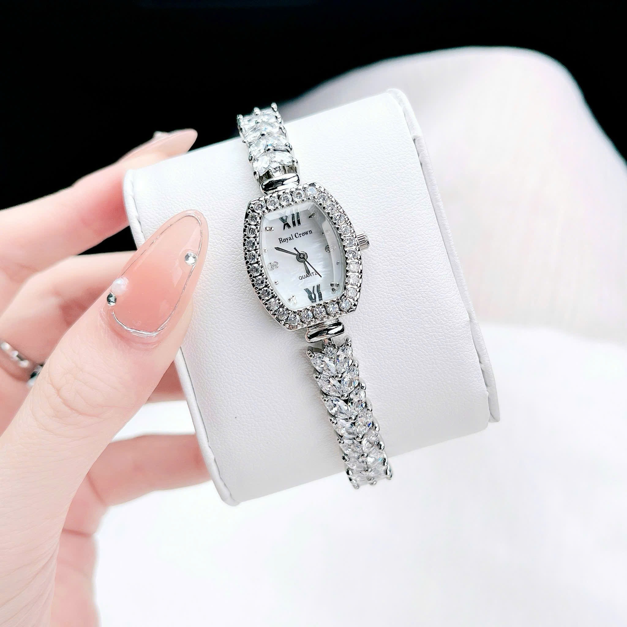 Đồng Hồ Royal Crown Mặt Oval |Nữ Giới |Silver |Lắc Tay Đính Đá |Máy Pin (Quartz) |Size 24mm |donghogiatot.vn