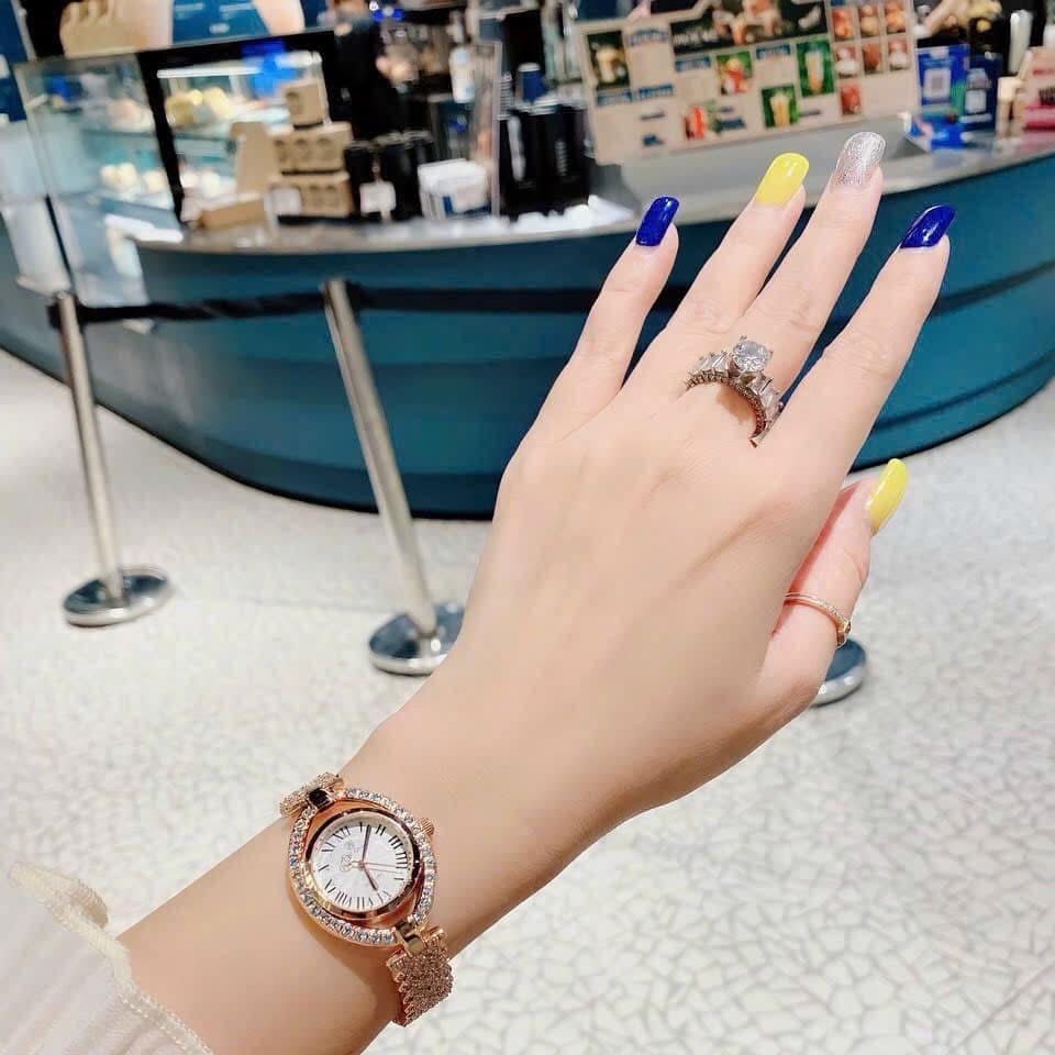 Đồng Hồ Royal Crown Mặt Oval |Nữ Giới |Rose Gold |Lắc Tay Đính Đá |Máy Pin (Quartz) |Size 32mm |donghogiatot.vn