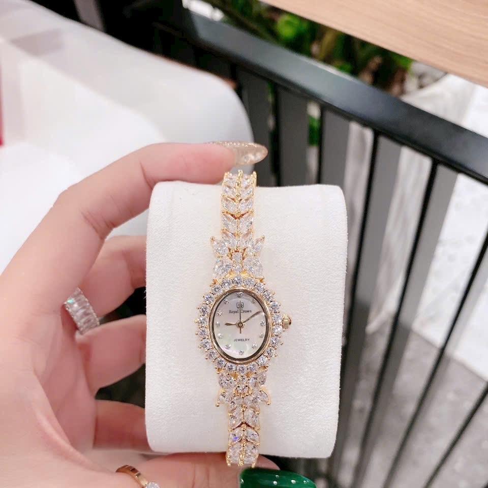 Đồng Hồ Royal Crown Mặt Oval |Nữ Giới |Vàng Gold |Lắc Tay Đính Pha Lê |Máy Pin (Quartz) |Size 26mm |donghogiatot.vn