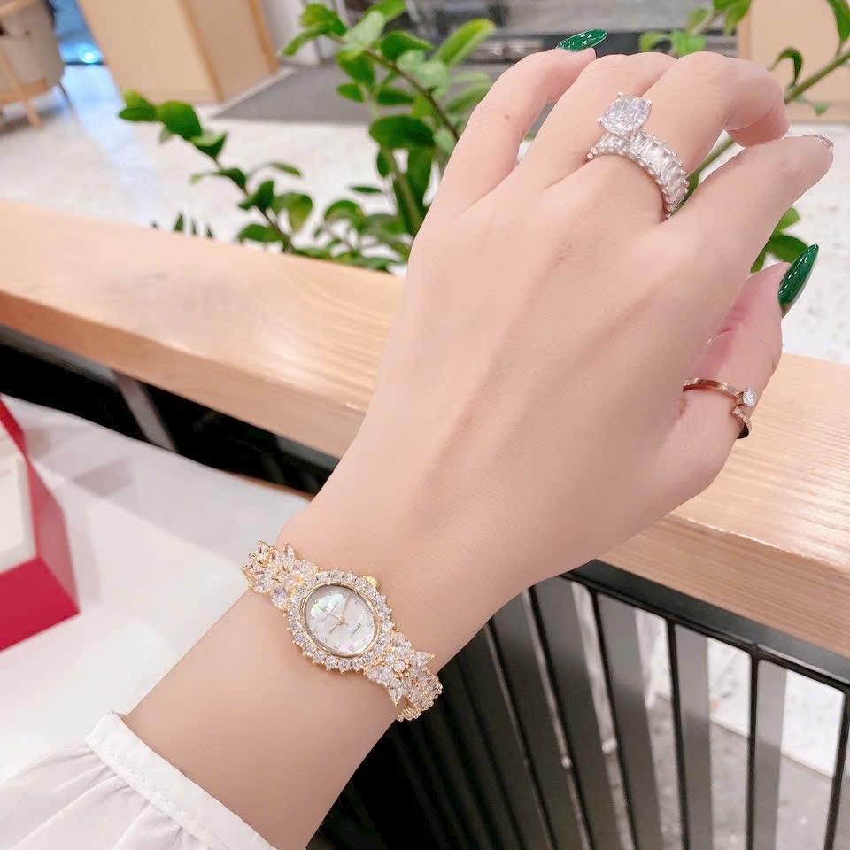 Đồng Hồ Royal Crown Mặt Oval |Nữ Giới |Vàng Gold |Lắc Tay Đính Pha Lê |Máy Pin (Quartz) |Size 26mm |donghogiatot.vn