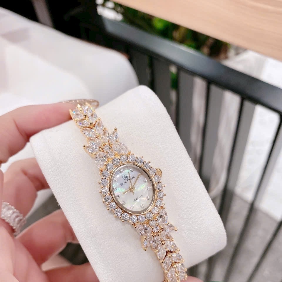 Đồng Hồ Royal Crown Mặt Oval |Nữ Giới |Vàng Gold |Lắc Tay Đính Pha Lê |Máy Pin (Quartz) |Size 26mm |donghogiatot.vn