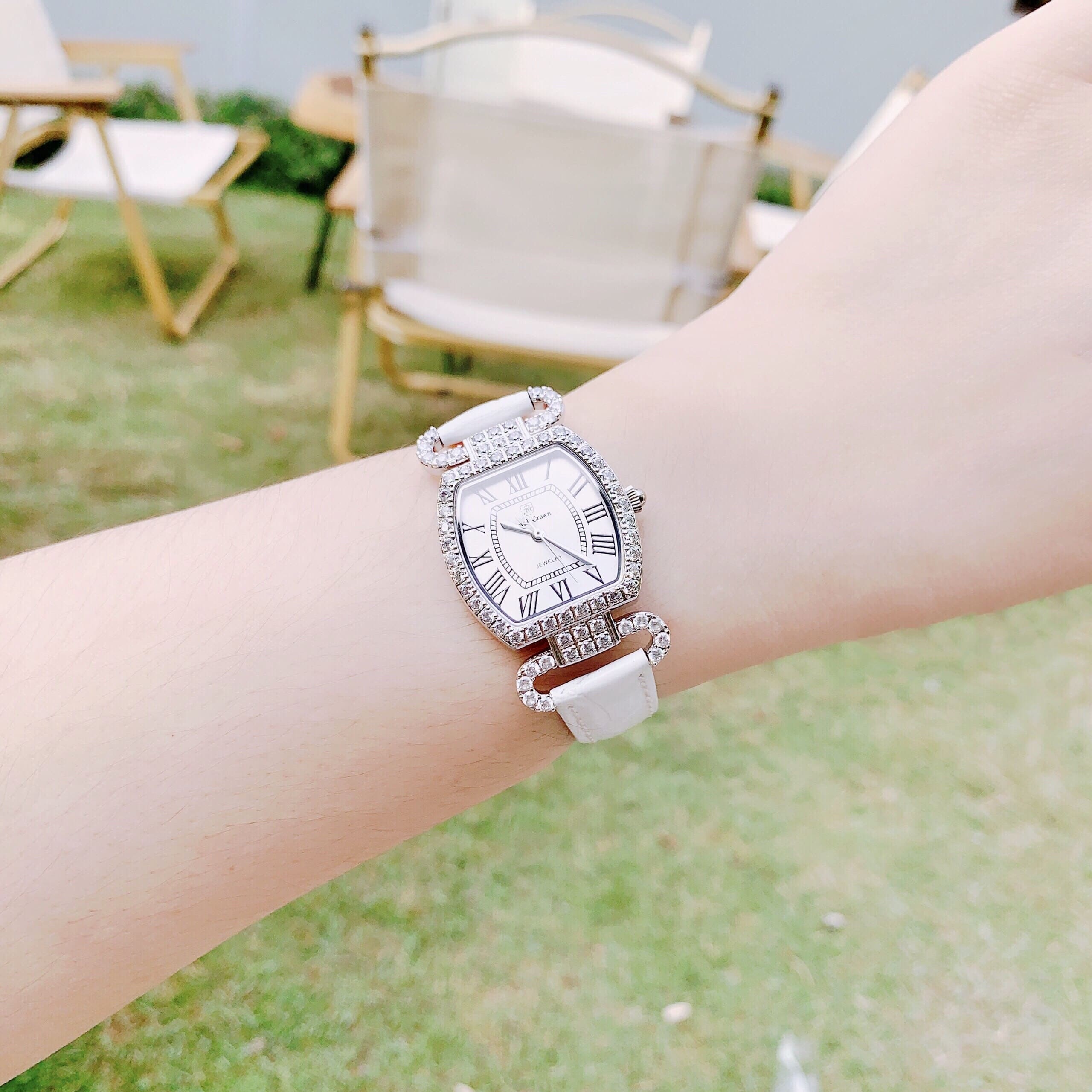 Đồng Hồ Royal Crown Mặt Oval |Nữ Giới |Đính Đá |Dây Da Trắng |Máy Pin (Quartz) |Size 27mm |donghogiatot.vn