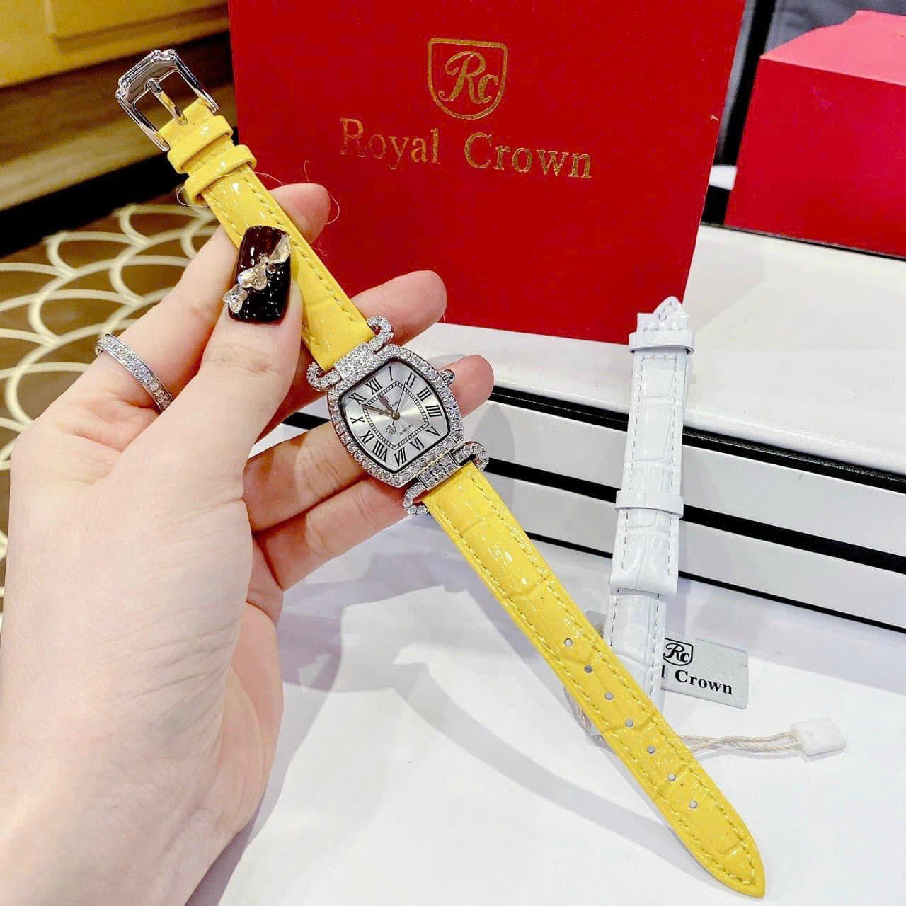 Đồng Hồ Royal Crown Mặt Oval Trắng |Nữ Giới |Đính Đá |Dây Da Vàng |Máy Pin (Quartz) |Size 27mm |donghogiatot.vn