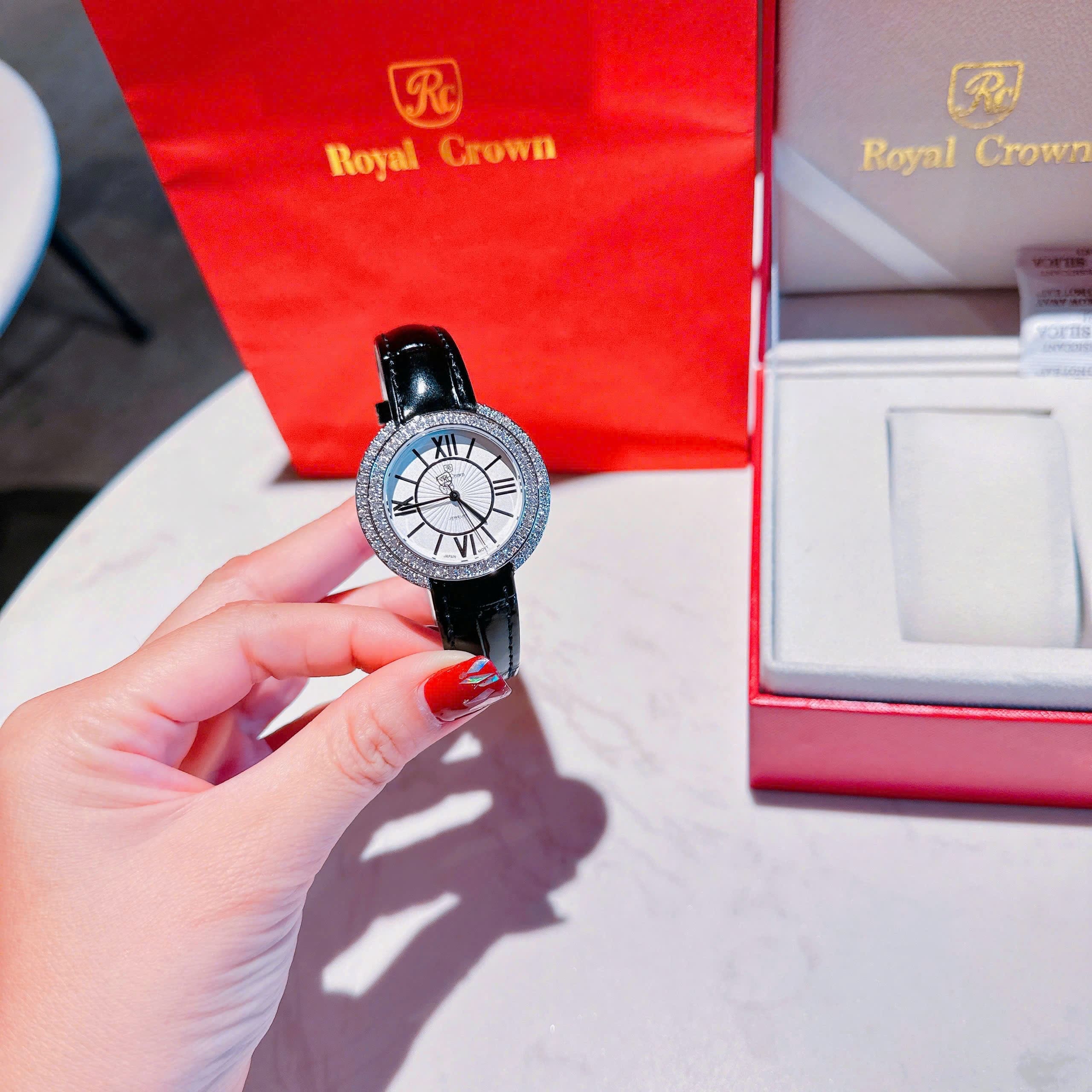 Đồng Hồ Royal Crown Mặt Số La Mã |Nữ Giới |Đính Đá |Dây Da Đen |Máy Pin (Quartz) |Size 35mm |donghogiatot.vn
