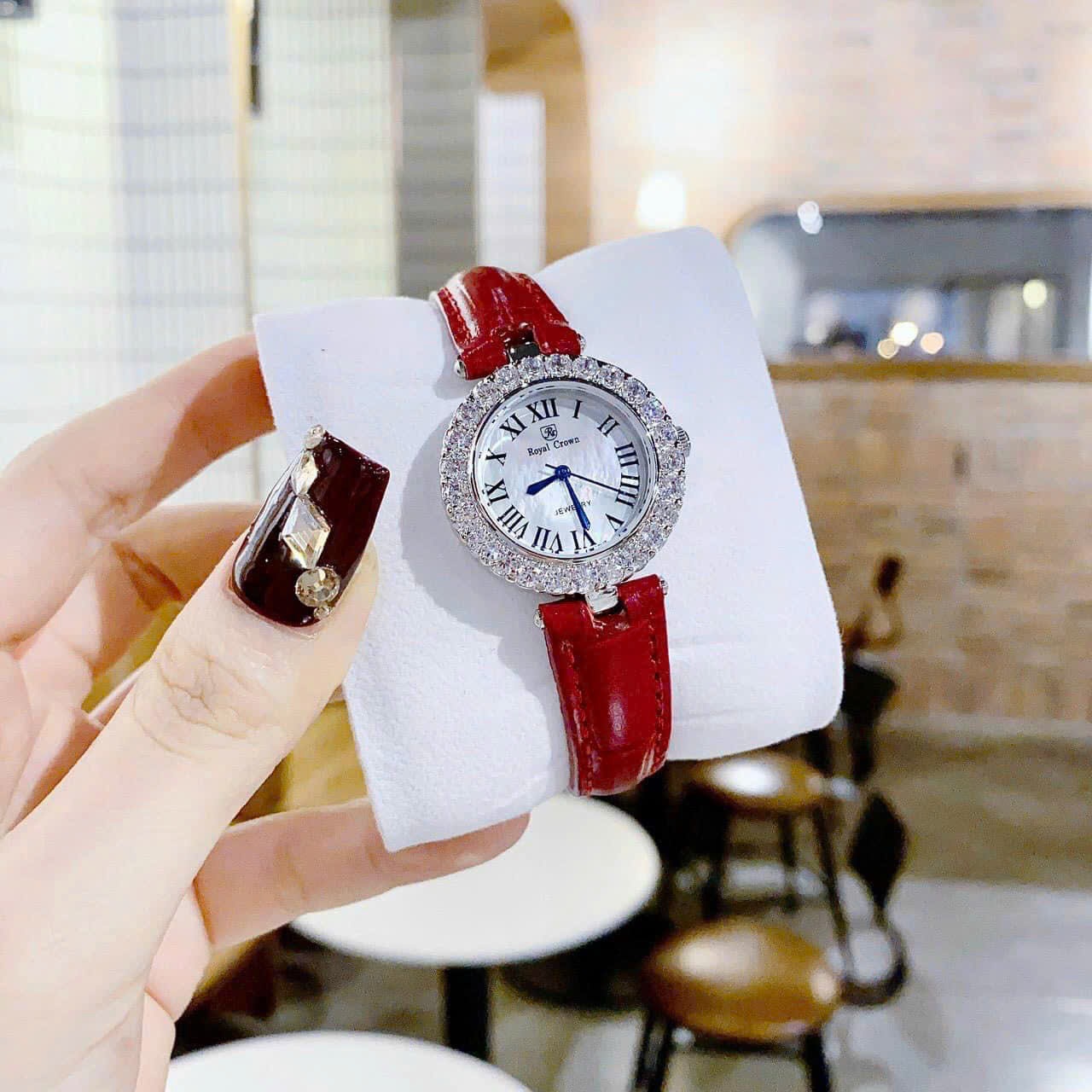 Đồng hồ Royal Crown Mặt Số La Mã |Nữ Giới |Đính Đá |Dây Da Đỏ |Máy Pin (Quartz) |Size 30mm |donghogiatot.vn