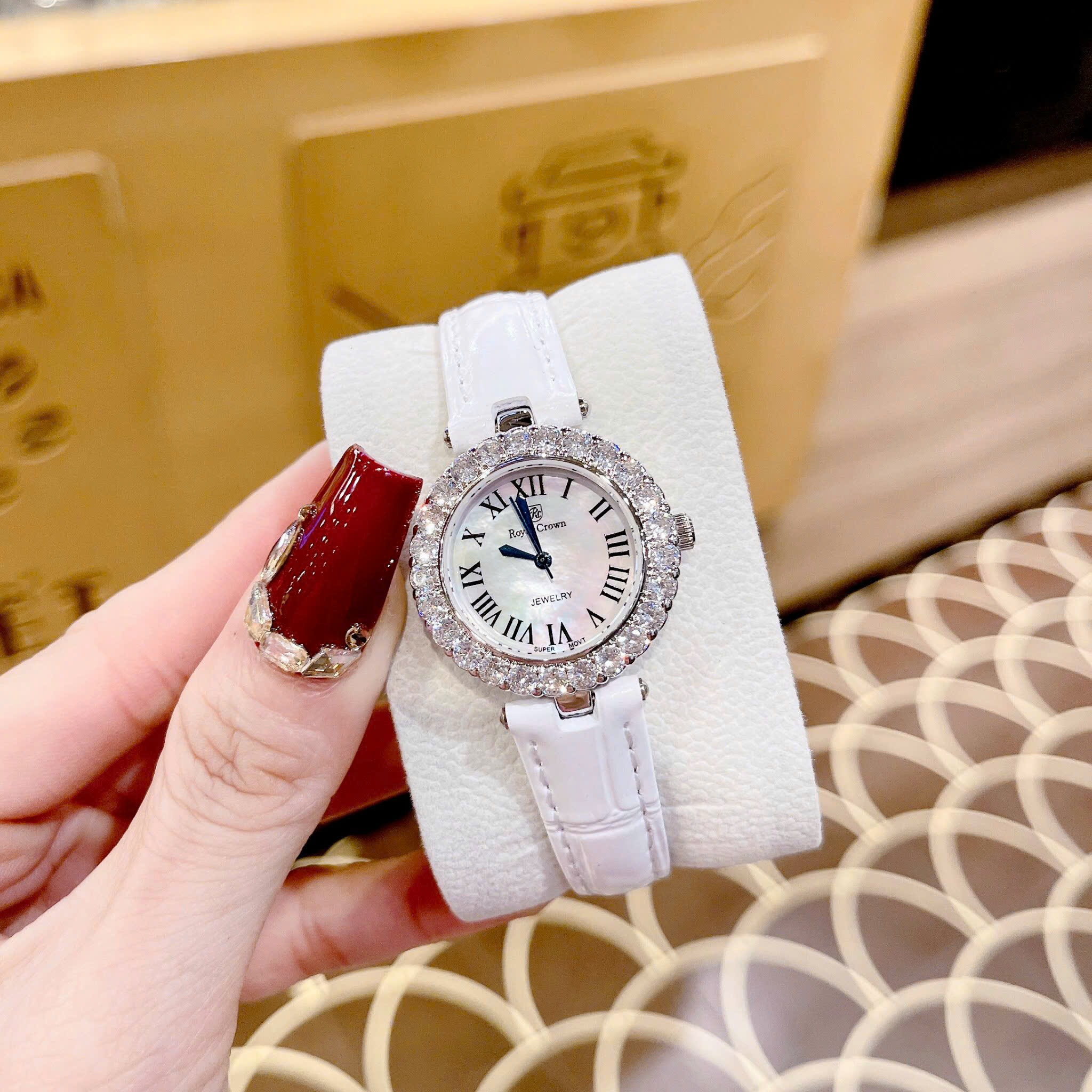 Đồng Hồ Royal Crown Mặt Số La Mã |Nữ Giới |Đính Đá |Dây Da Trắng |Máy Pin (Quartz) |Size 30mm |donghogiatot.vn