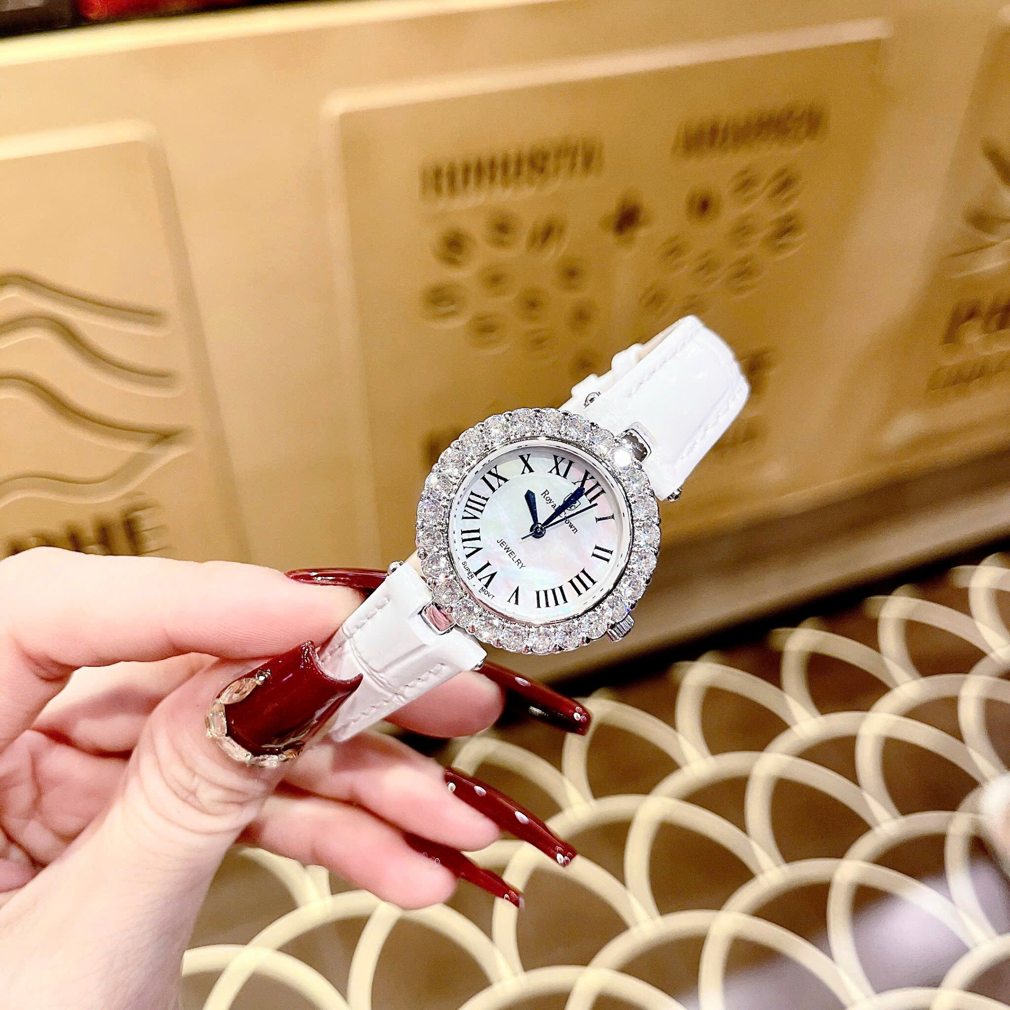 Đồng Hồ Royal Crown Mặt Số La Mã |Nữ Giới |Đính Đá |Dây Da Trắng |Máy Pin (Quartz) |Size 30mm |donghogiatot.vn
