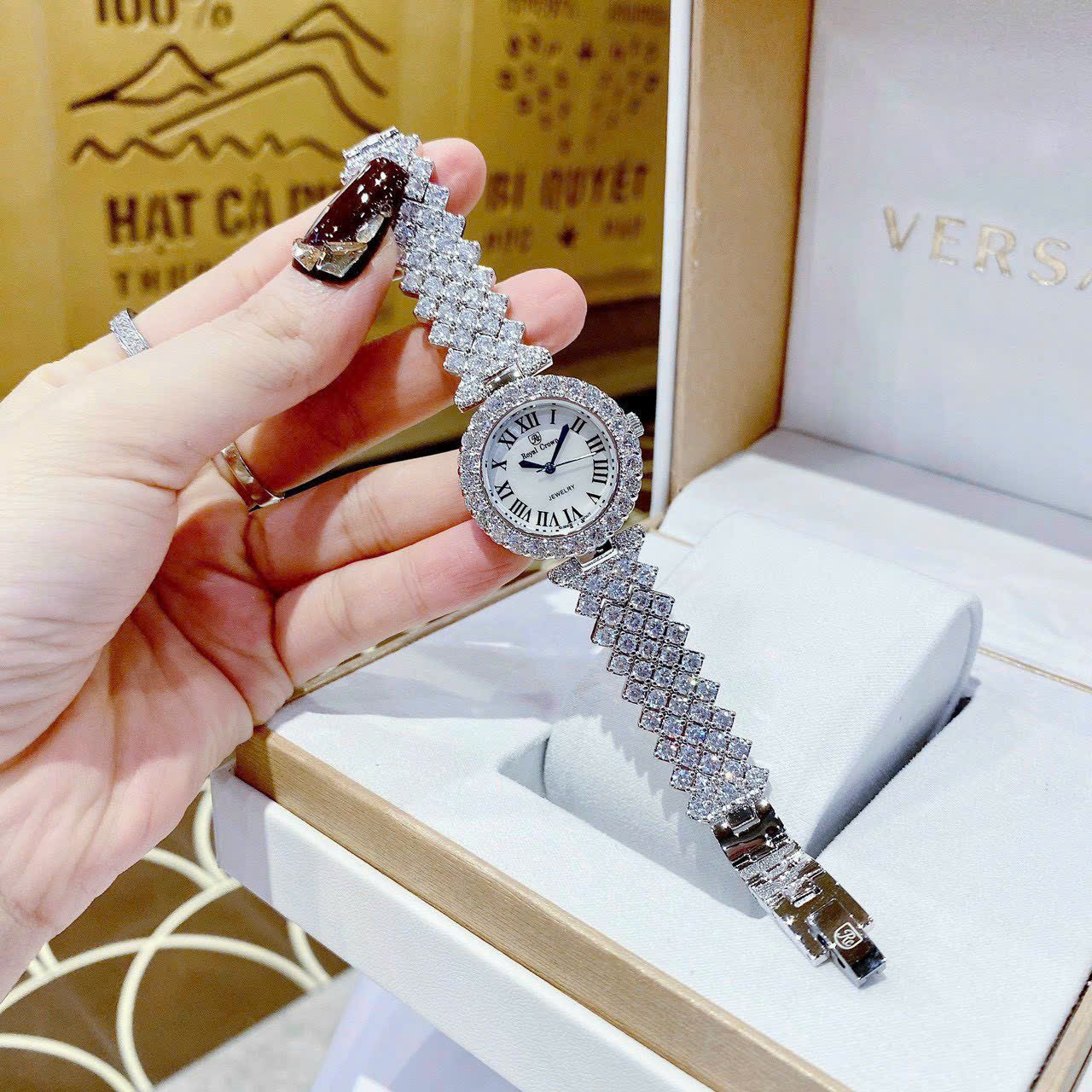 Đồng Hồ Royal Crown Mặt Số La Mã |Nữ Giới |Đính Đá |Dây Kim Loại Silver |Máy Pin (Quartz) |Size 30mm |donghogiatot.vn