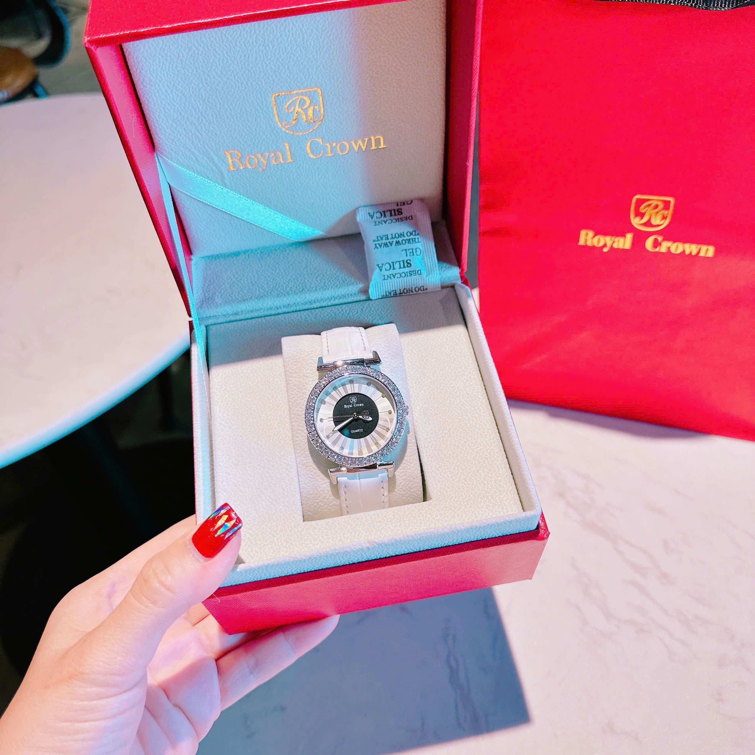 Đồng Hồ Royal Crown Mặt Tròn Đen |Nữ Giới |Đính Đá |Dây Da Trắng |Máy Pin (Quartz) |Size 35mm |donghogiatot.vn