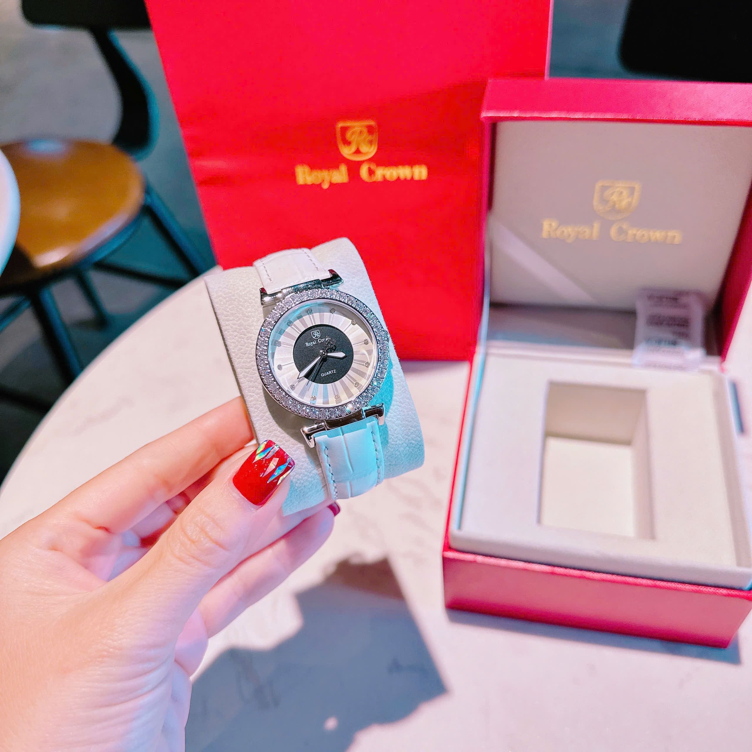 Đồng Hồ Royal Crown Mặt Tròn Đen |Nữ Giới |Đính Đá |Dây Da Trắng |Máy Pin (Quartz) |Size 35mm |donghogiatot.vn