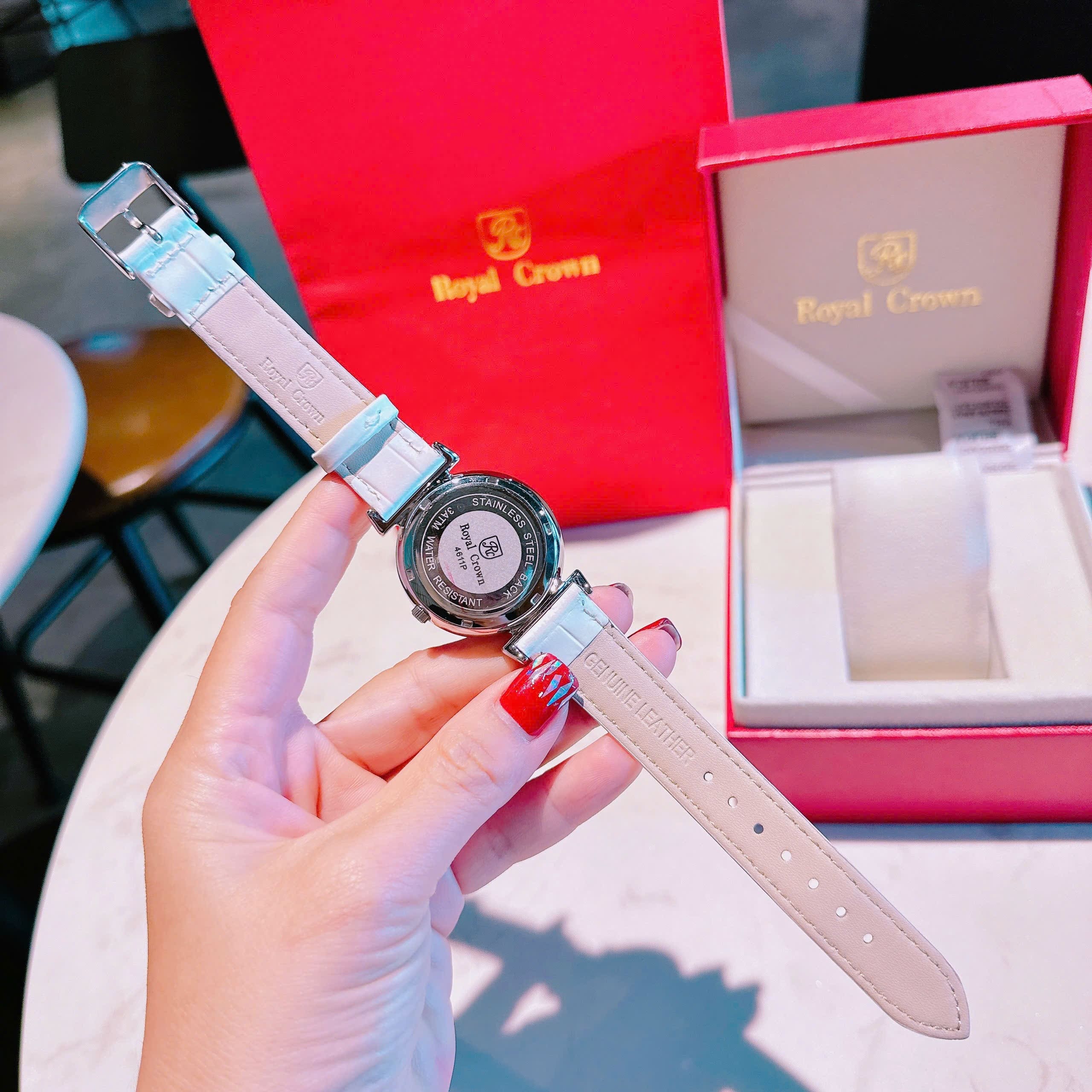 Đồng Hồ Royal Crown Mặt Tròn Đen |Nữ Giới |Đính Đá |Dây Da Trắng |Máy Pin (Quartz) |Size 35mm |donghogiatot.vn