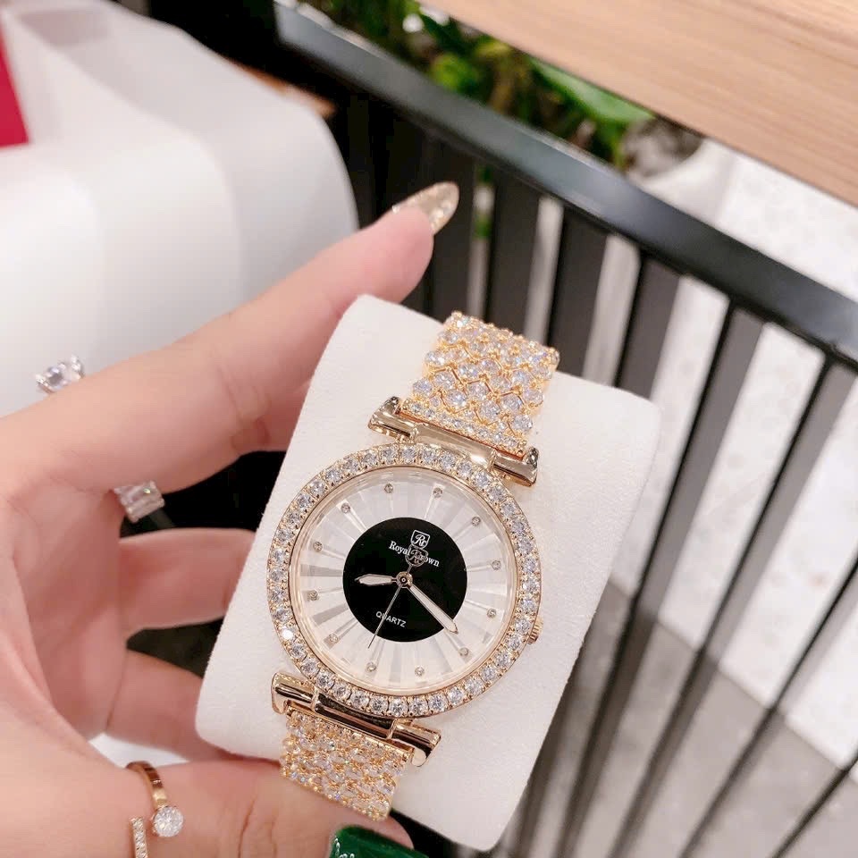 Đồng Hồ Royal Crown Mặt Tròn Đen |Nữ Giới |Đính Đá |Dây Kim Loại Vàng Gold |Máy Pin (Quartz) |Size 35mm |donghogiatot.vn
