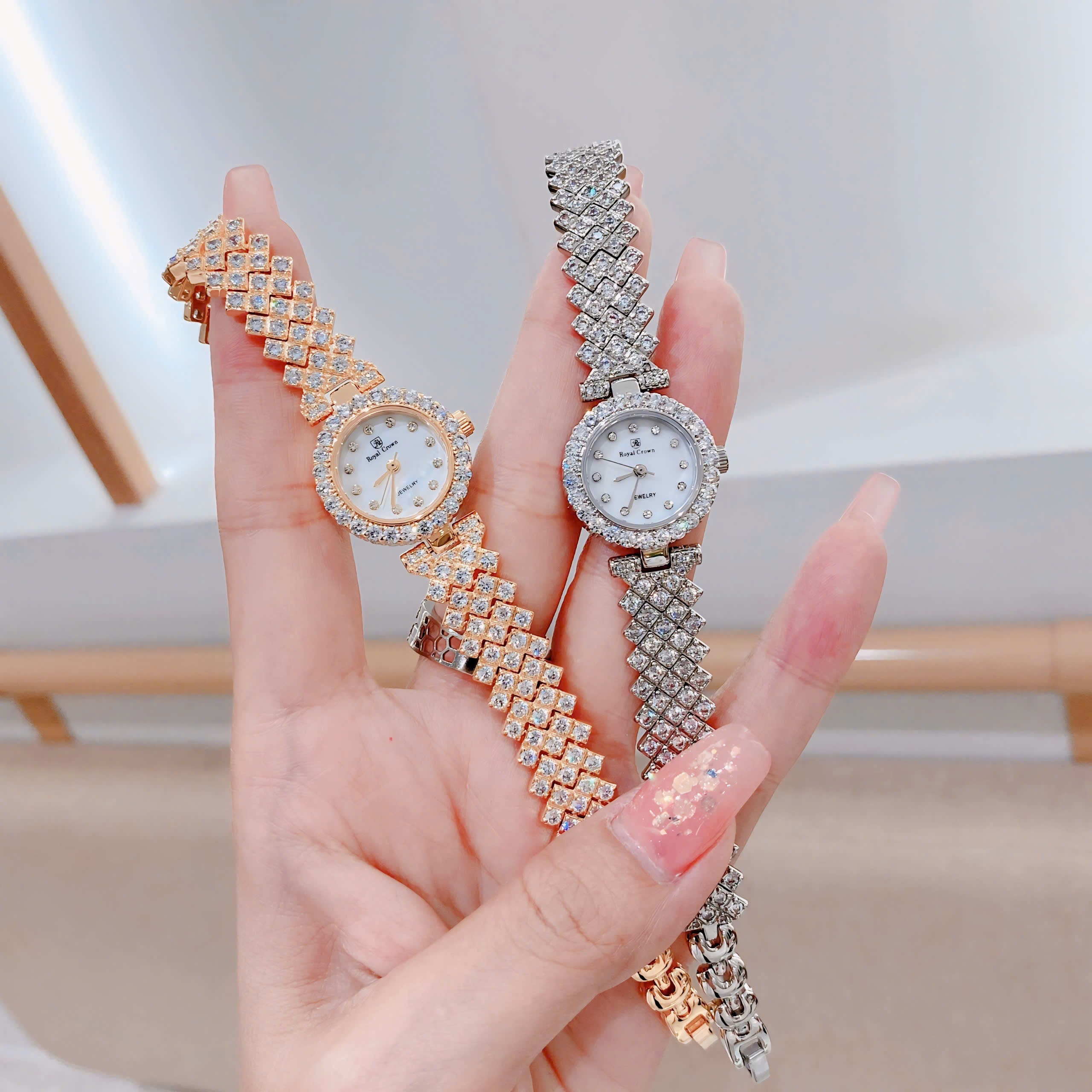 Đồng Hồ Royal Crown Mặt Tròn |Nữ Giới |Đính Đá |Dây Kim Loại Rose Gold |Máy Pin (Quartz) |Size 24mm |donghogiatot.vn