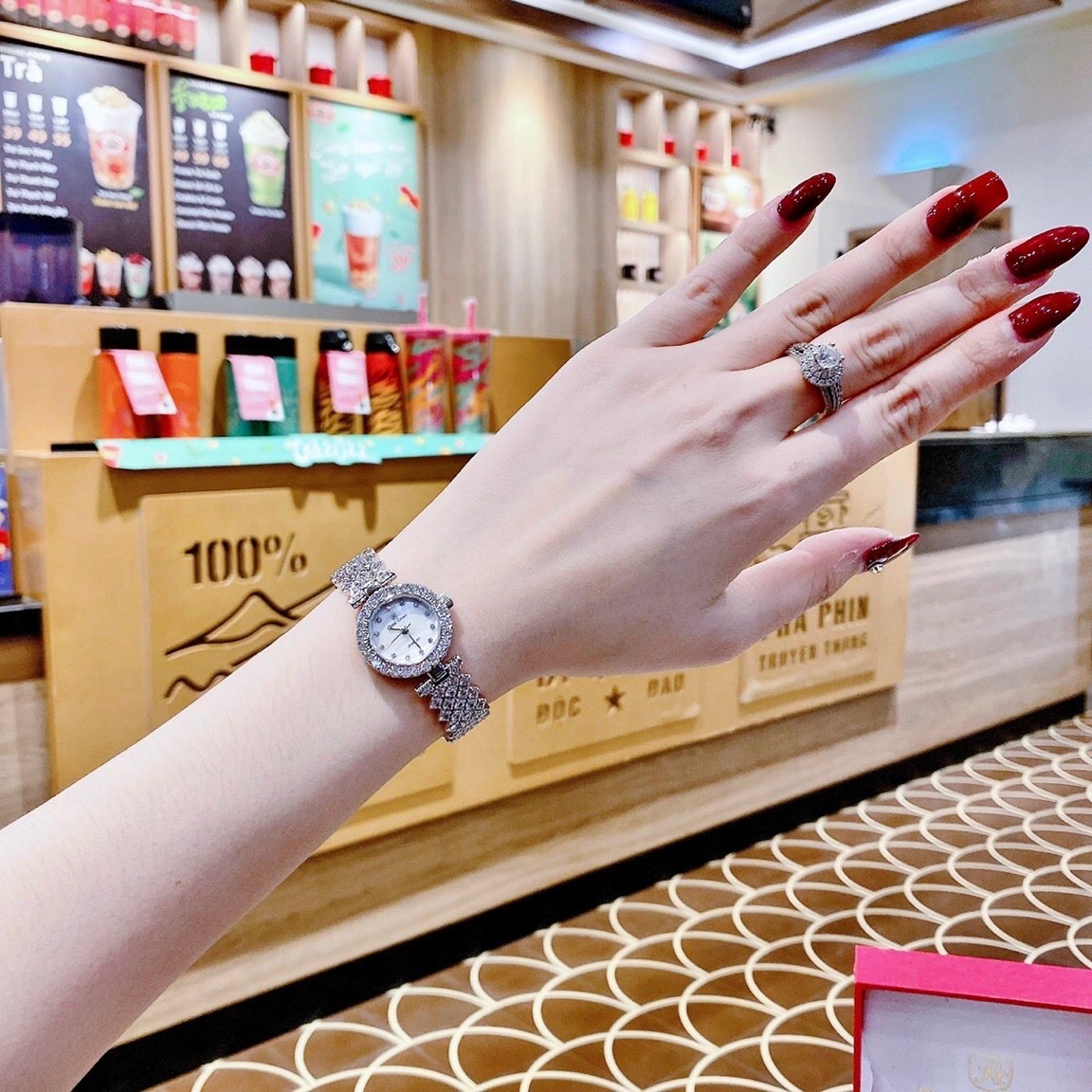 Đồng Hồ Royal Crown Mặt Tròn |Nữ Giới |Đính Đá |Dây Kim Loại Trắng Silver |Máy Pin (Quartz) |Size 24mm |donghogiatot.vn