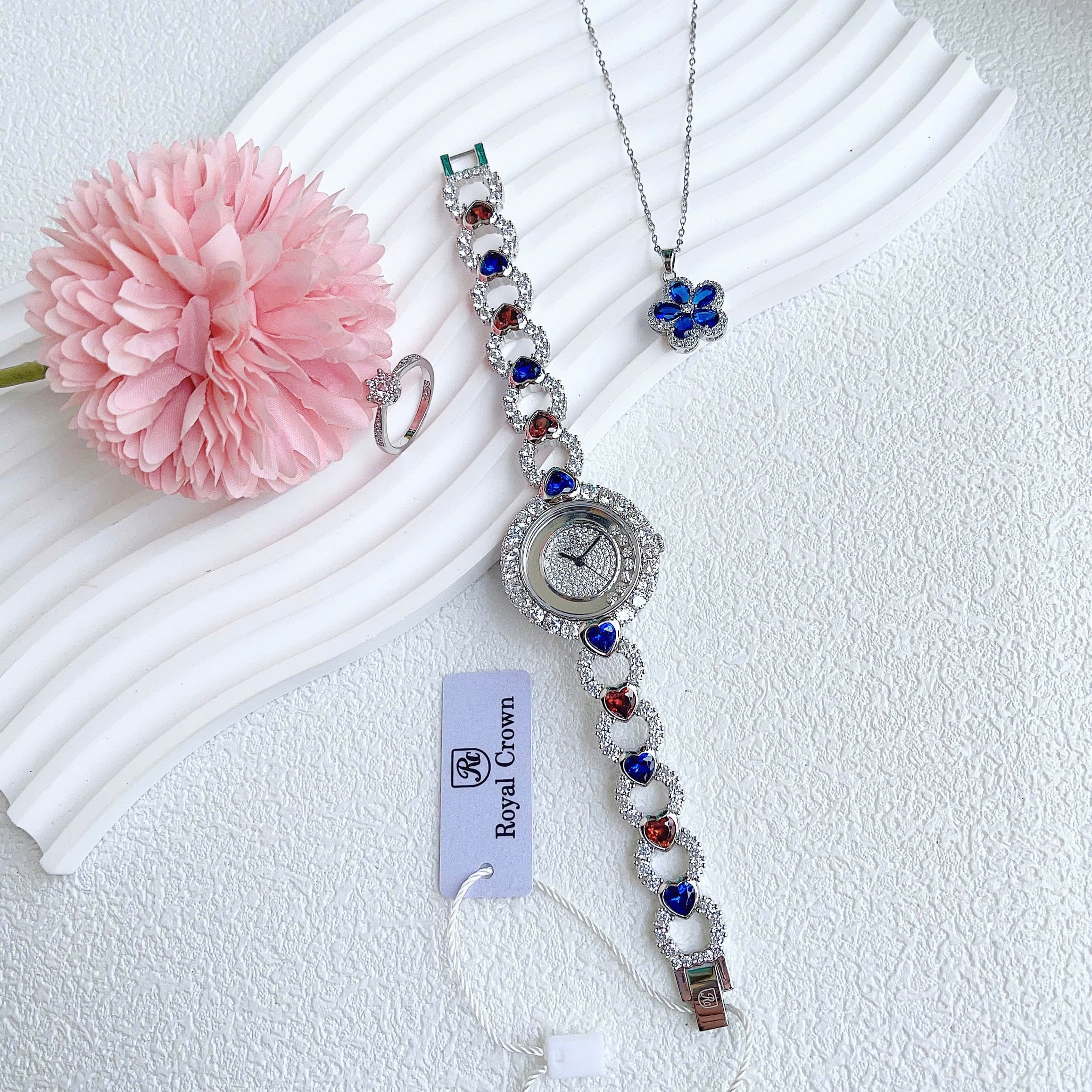 Đồng Hồ Royal Crown Mặt Tròn |Nữ Giới |Silver |Lắc Tay Đính Đá Trái Tim Xanh Đỏ |Máy Pin (Quartz) |Size 33mm |donghogiatot.vn