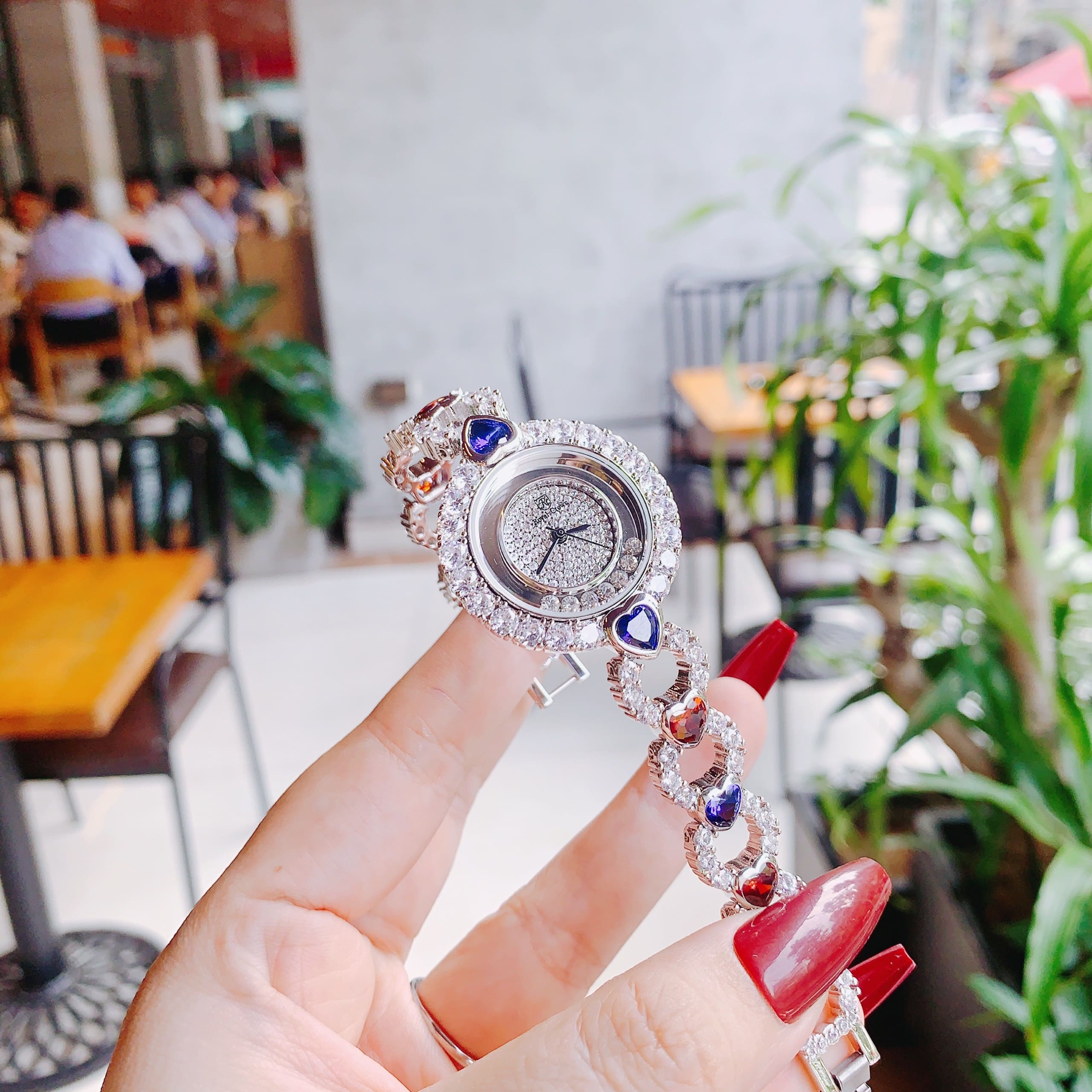 Đồng Hồ Royal Crown Mặt Tròn |Nữ Giới |Silver |Lắc Tay Đính Đá Trái Tim Xanh Đỏ |Máy Pin (Quartz) |Size 33mm |donghogiatot.vn