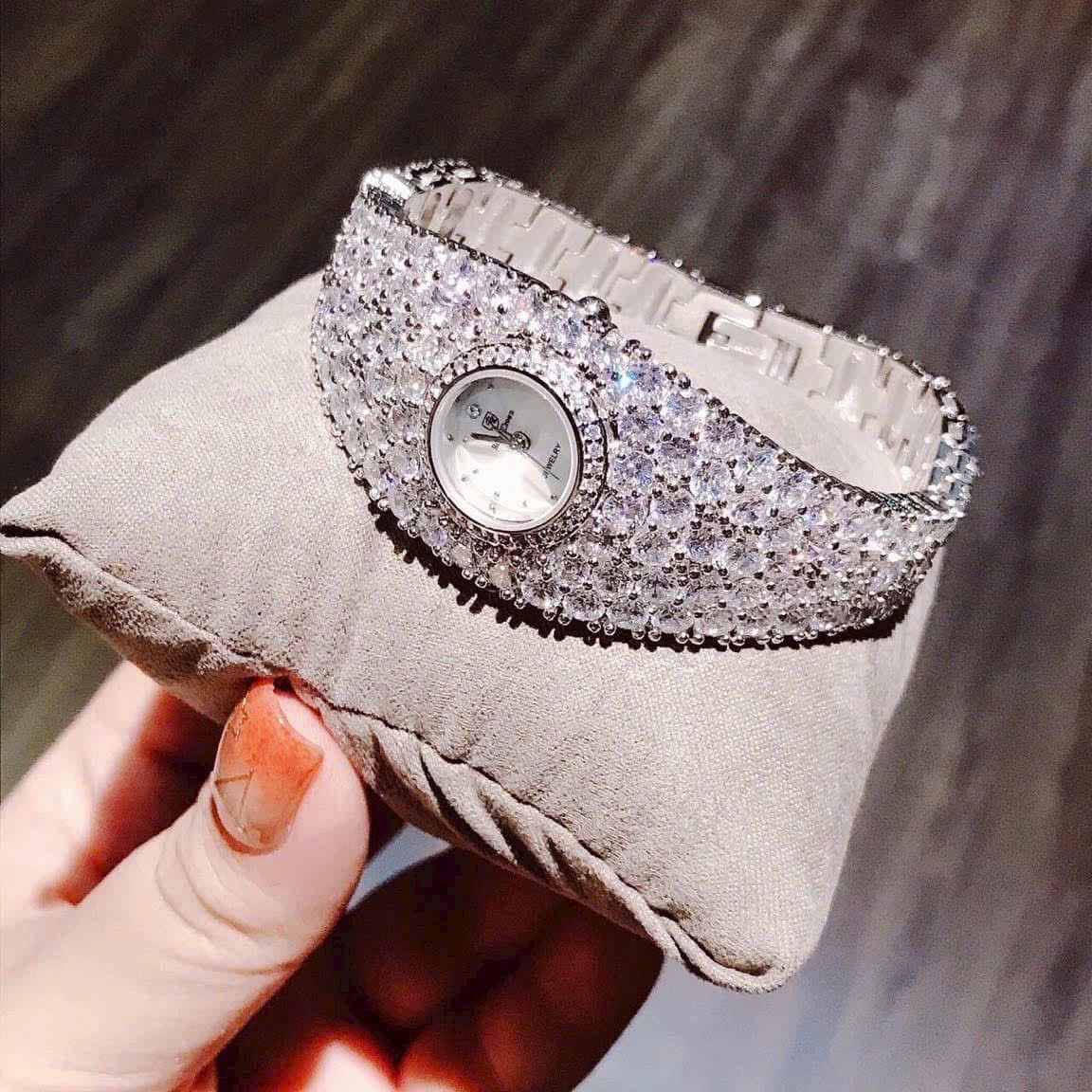 Đồng Hồ Royal Crown Mặt Tròn |Nữ Giới |Silver |Vòng Tay Full Đá Swarovski |Máy Pin (Quartz) |Size 34mm |donghogiatot.vn