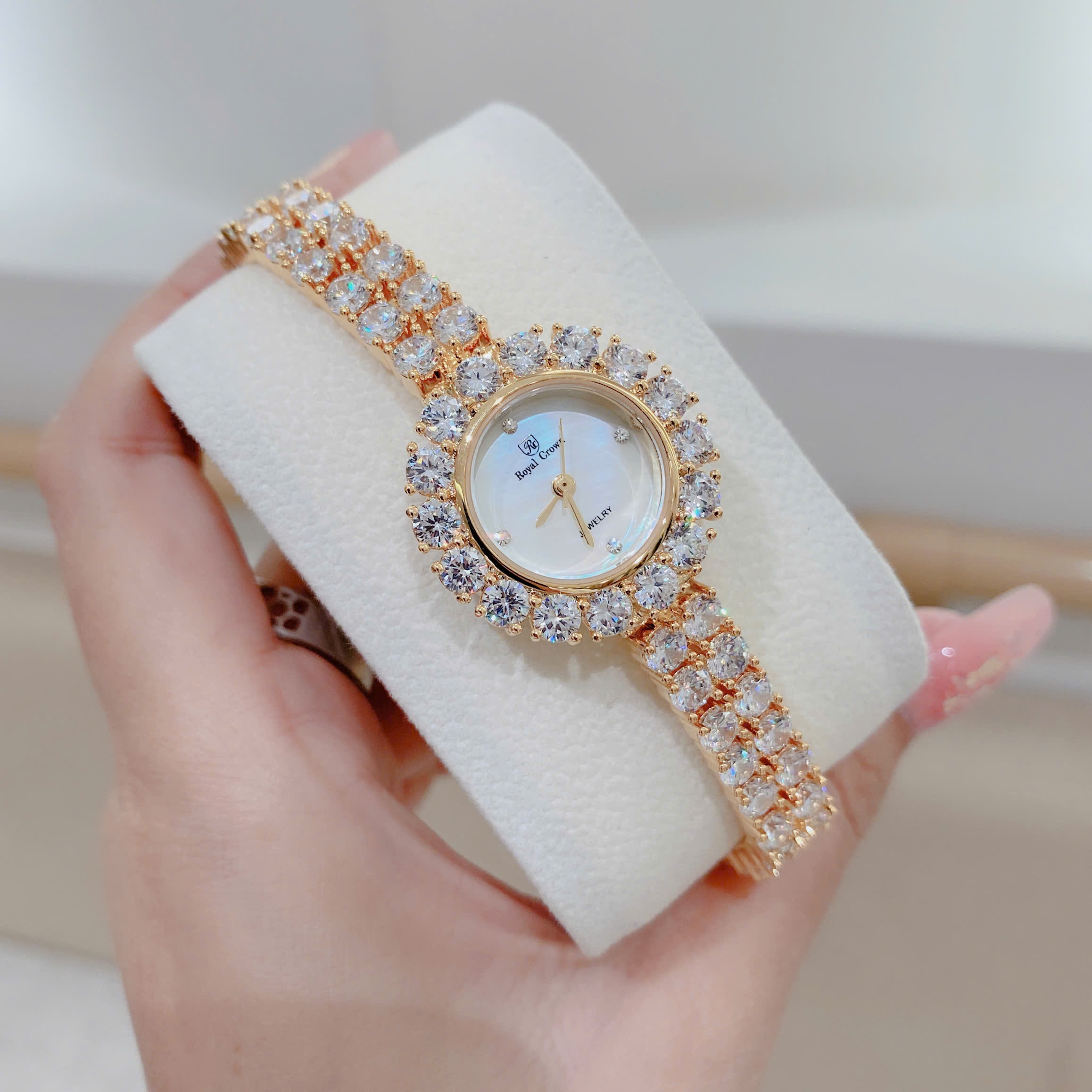 Đồng Hồ Royal Crown Mặt Xà Cừ |Nữ Giới |Vàng Gold |Dây Kim Loại Đính Đá |Máy Pin (Quartz) |Size 24mm |donghogiatot.vn