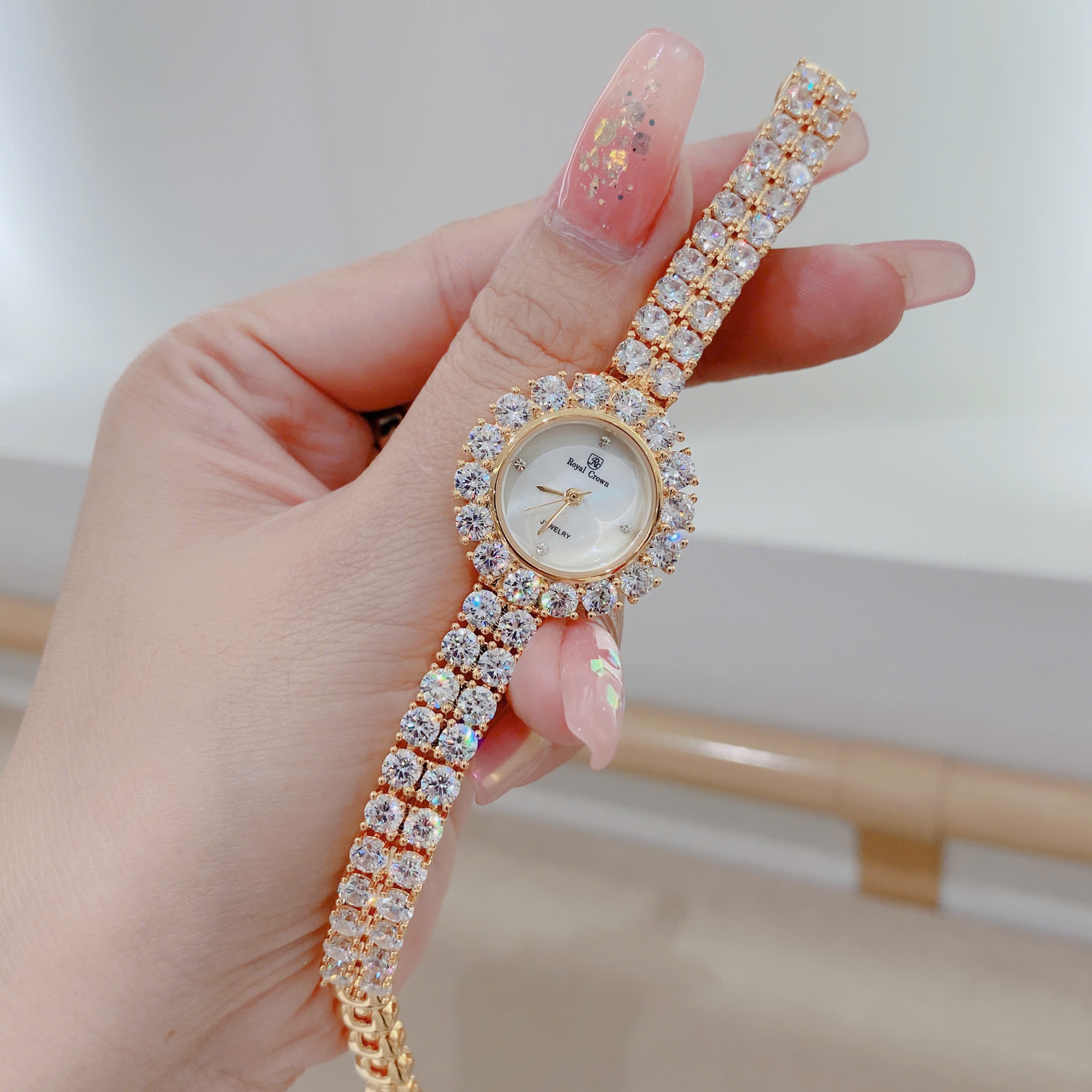 Đồng Hồ Royal Crown Mặt Xà Cừ |Nữ Giới |Vàng Gold |Dây Kim Loại Đính Đá |Máy Pin (Quartz) |Size 24mm |donghogiatot.vn