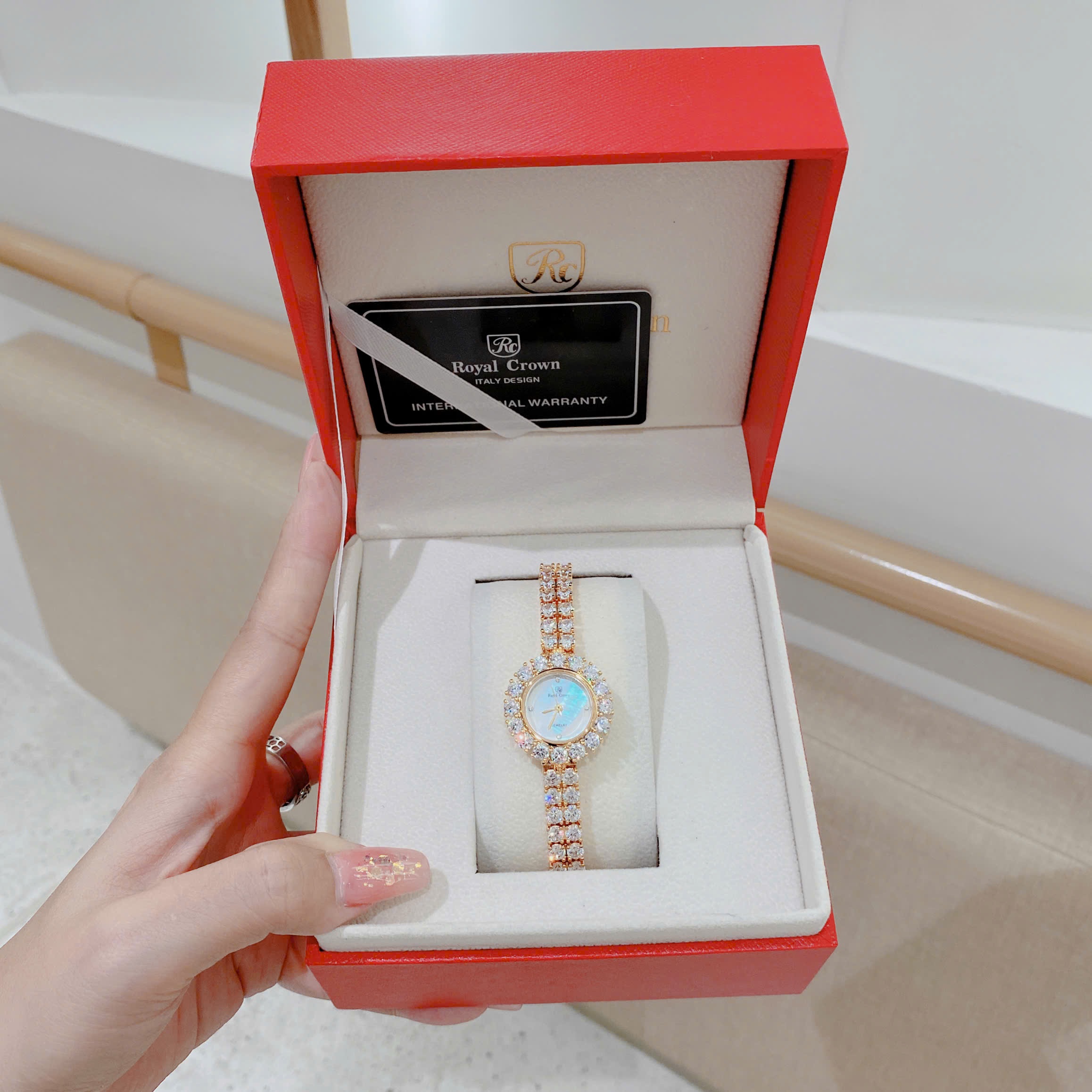 Đồng Hồ Royal Crown Mặt Xà Cừ |Nữ Giới |Vàng Gold |Dây Kim Loại Đính Đá |Máy Pin (Quartz) |Size 24mm |donghogiatot.vn