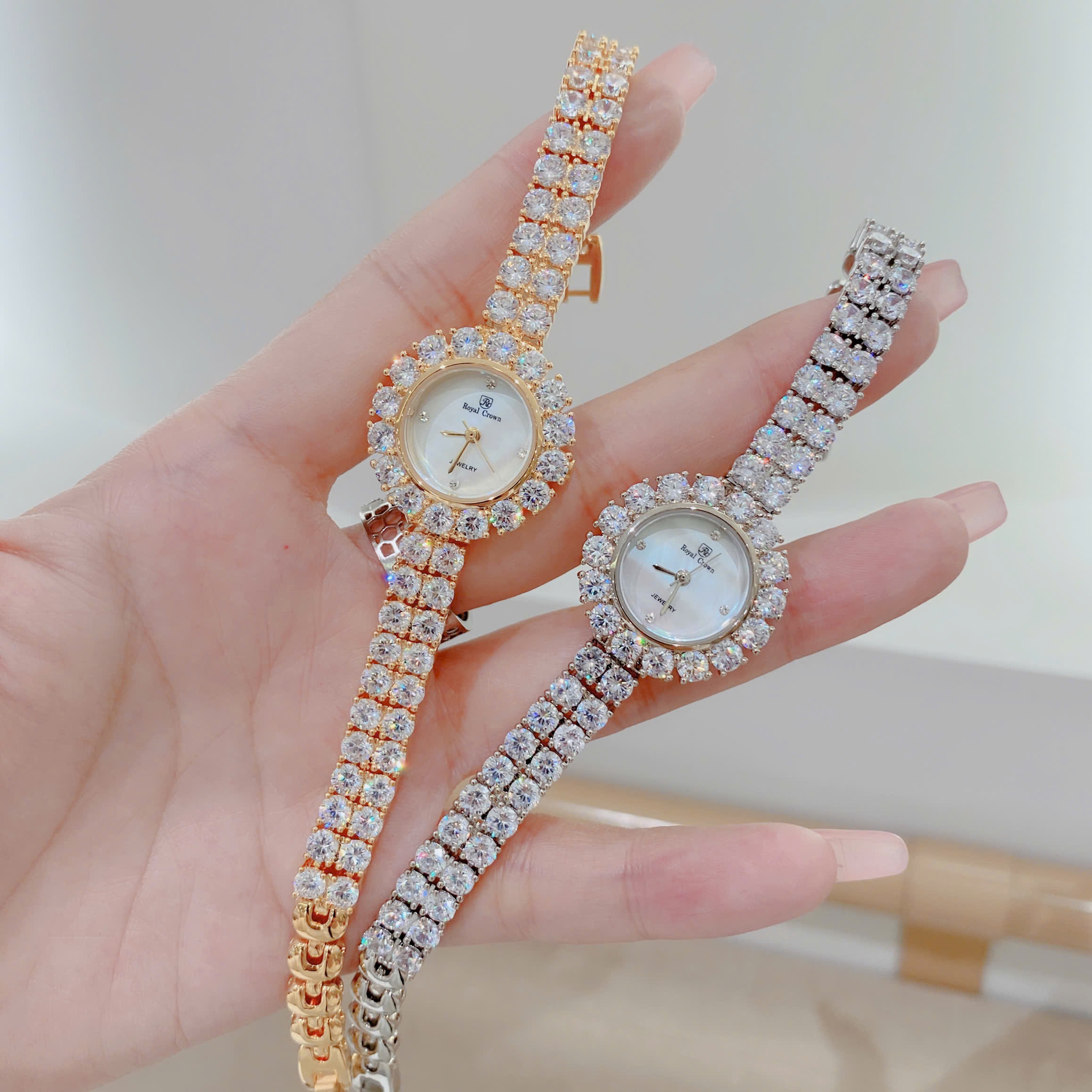 Đồng Hồ Royal Crown Mặt Xà Cừ |Nữ Giới |Vàng Gold |Dây Kim Loại Đính Đá |Máy Pin (Quartz) |Size 24mm |donghogiatot.vn