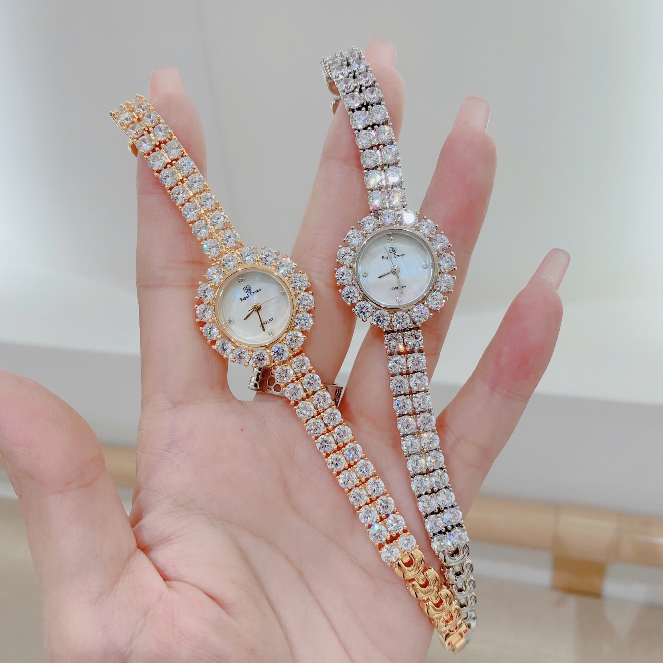 Đồng Hồ Royal Crown Mặt Xà Cừ |Nữ Giới |Vàng Gold |Dây Kim Loại Đính Đá |Máy Pin (Quartz) |Size 24mm |donghogiatot.vn