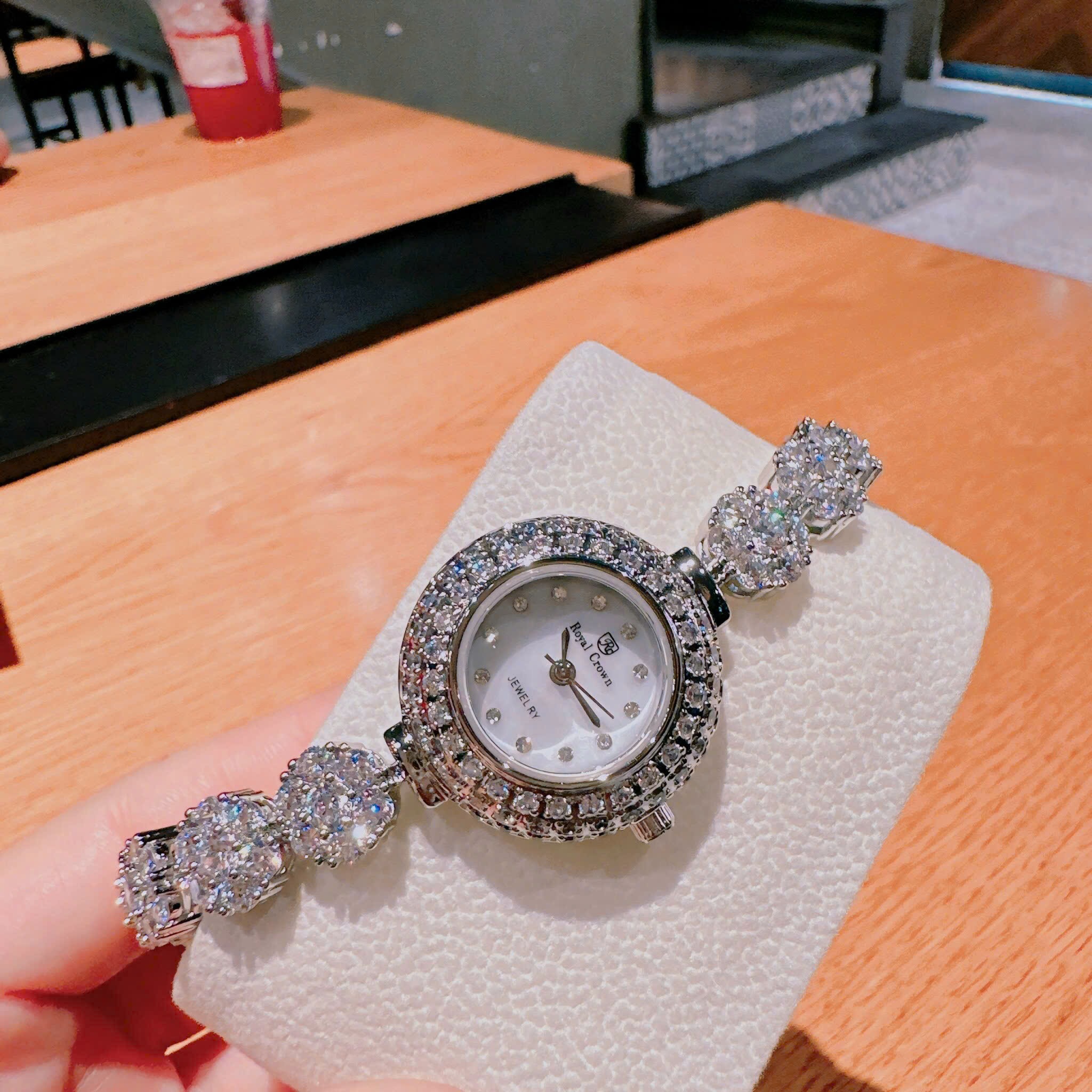Đồng Hồ Royal Crown Mặt Tròn |Nữ Giới |Silver |Dây Đính Đá Hoa Mai |Máy Pin (Quartz) |Size 28mm |donghogiatot.vn