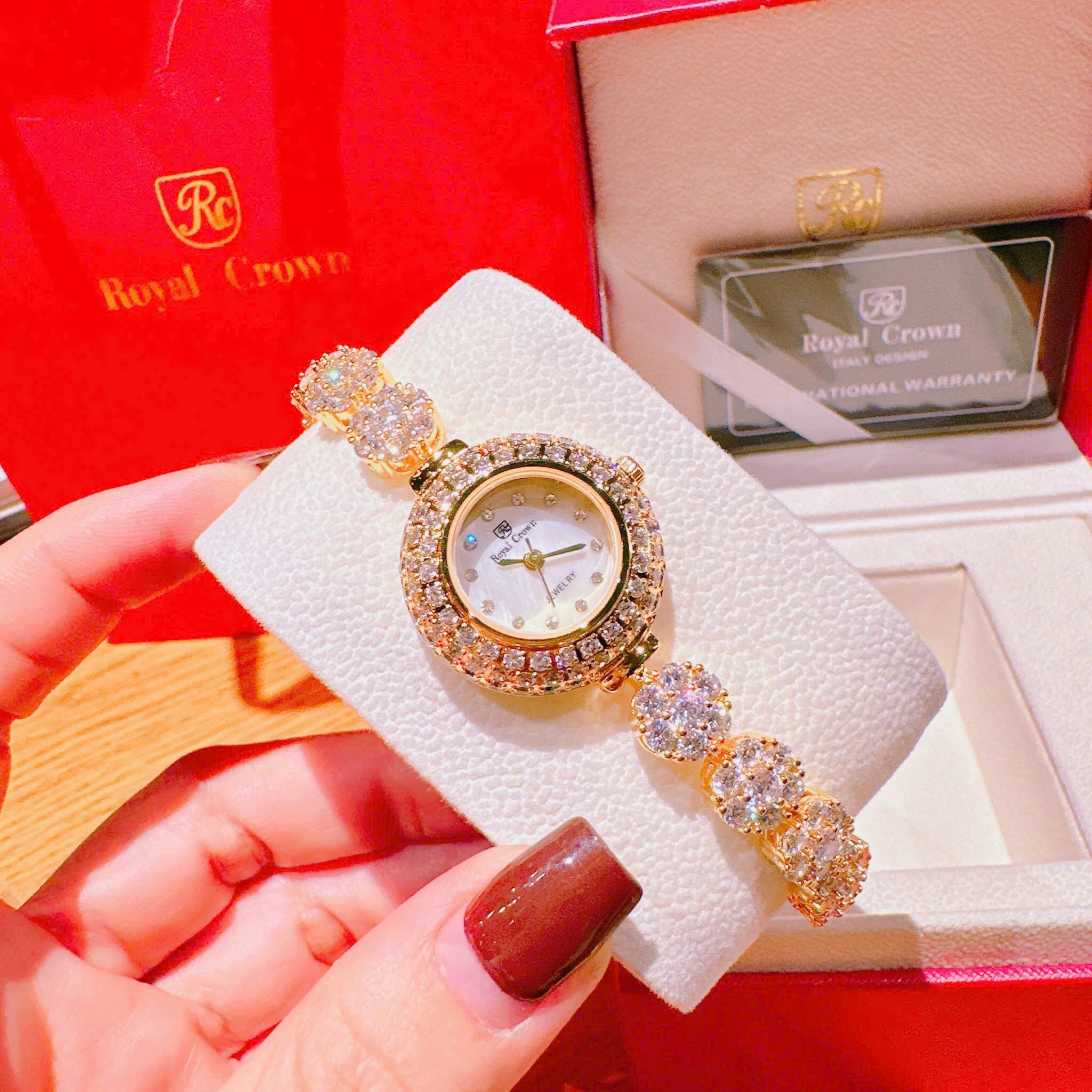 Đồng Hồ Royal Crown Mặt Tròn |Nữ Giới |Vàng Gold |Dây Đính Đá Hoa Mai |Máy Pin (Quartz) |Size 28mm |donghogiatot.vn