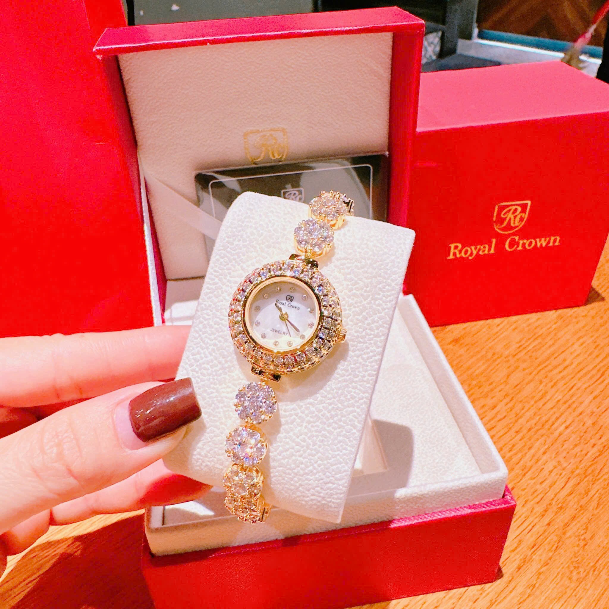 Đồng Hồ Royal Crown Mặt Tròn |Nữ Giới |Vàng Gold |Dây Đính Đá Hoa Mai |Máy Pin (Quartz) |Size 28mm |donghogiatot.vn