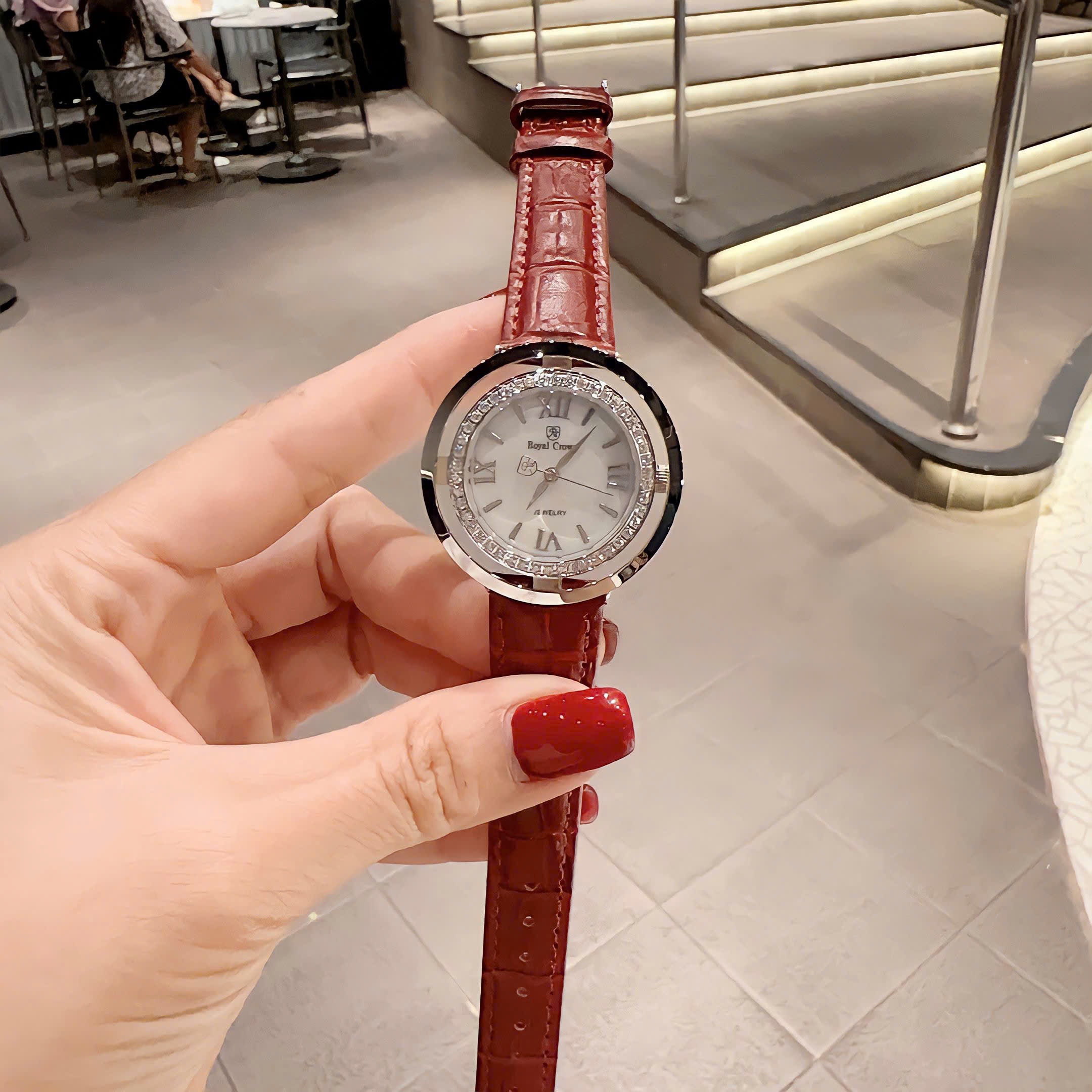 Đồng Hồ Royal Crown Mặt Xà Cừ Trắng |Nữ Giới |Đính Đá |Dây Da Đỏ Mận |Máy Pin (Quartz) |Size 36mm |donghogiatot.vn