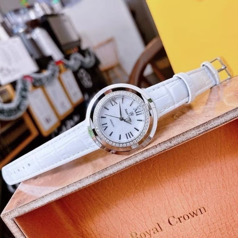 Đồng Hồ Royal Crown Mặt Xà Cừ Trắng |Nữ Giới |Đính Đá |Dây Da Trắng |Máy Pin (Quartz) |Size 36mm |donghogiatot.vn