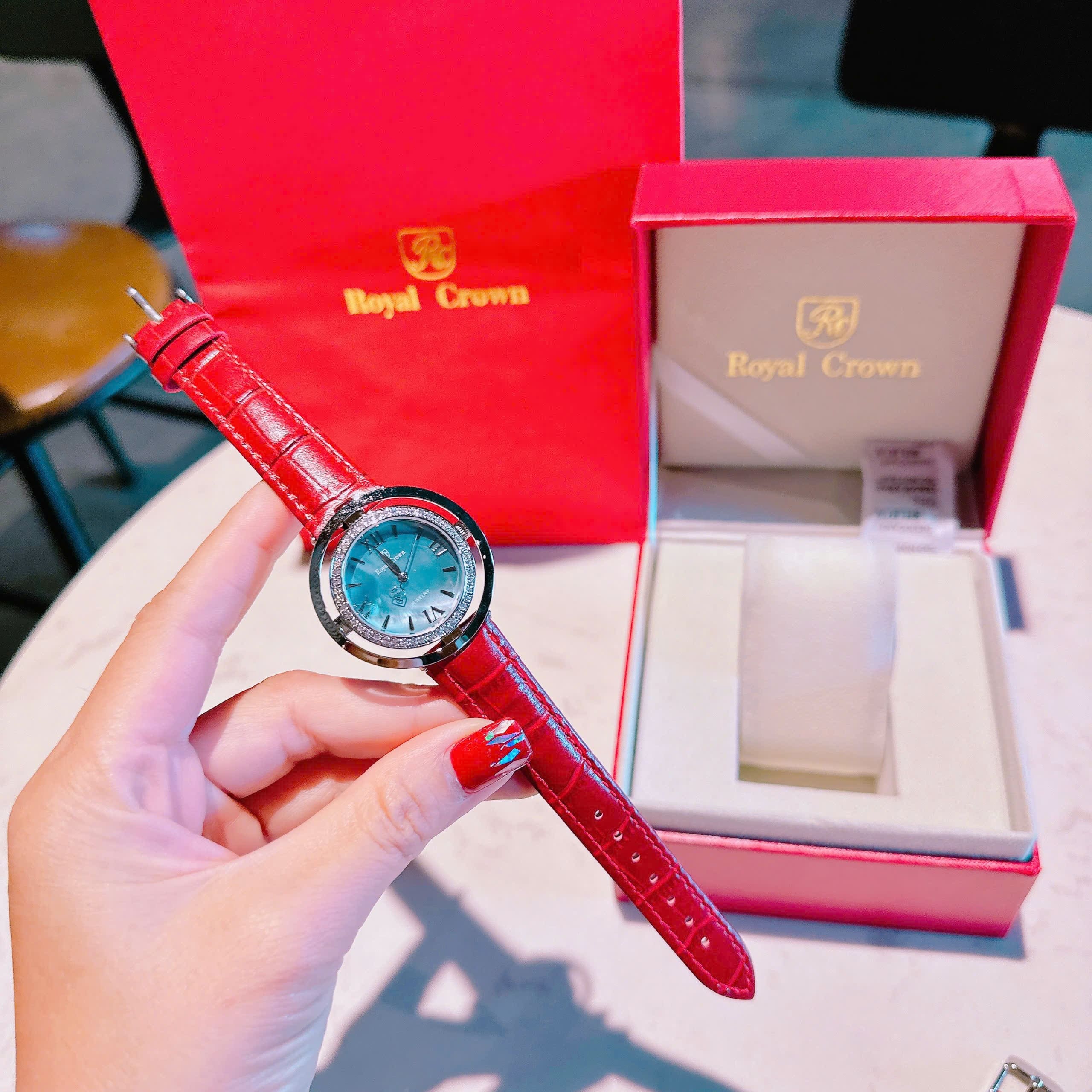 Đồng Hồ Royal Crown Mặt Xà Cừ Xanh |Nữ Giới |Đính Đá |Dây Da Đỏ |Máy Pin (Quartz) |Size 36mm |donghogiatot.vn