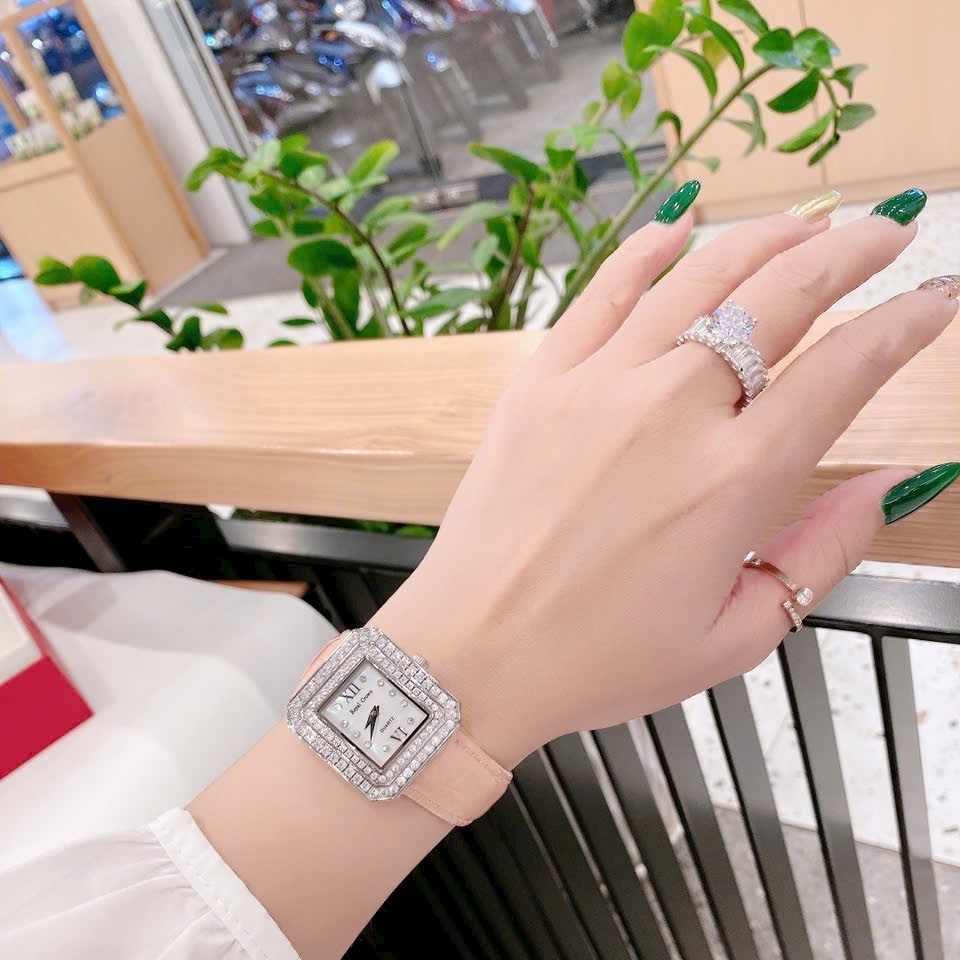Đồng Hồ Royal Crown Mặt Vuông |Nữ Giới |Đính Đá |Dây Da Hồng |Máy Pin (Quartz) |Size 34mm |donghogiatot.vn