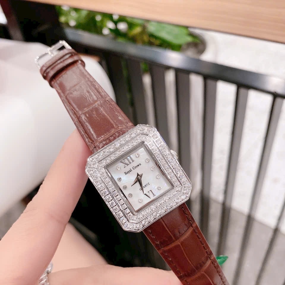 Đồng Hồ Royal Crown Mặt Vuông |Nữ Giới |Đính Đá |Dây Da Nâu |Máy Pin (Quartz) |Size 34mm |donghogiatot.vn