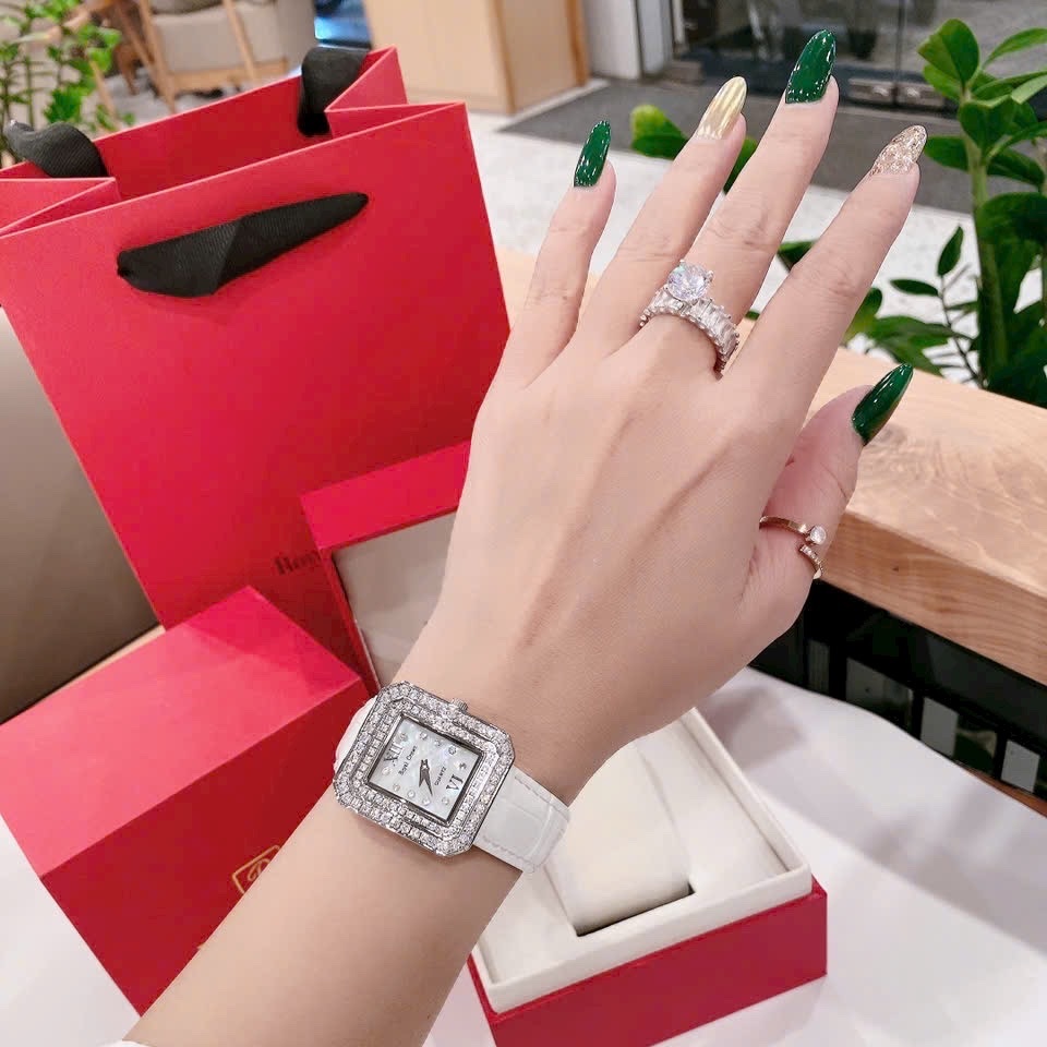 Đồng Hồ Royal Crown Mặt Vuông |Nữ Giới |Đính Đá |Dây Da Trắng |Máy Pin (Quartz) |Size 34mm |donghogiatot.vn