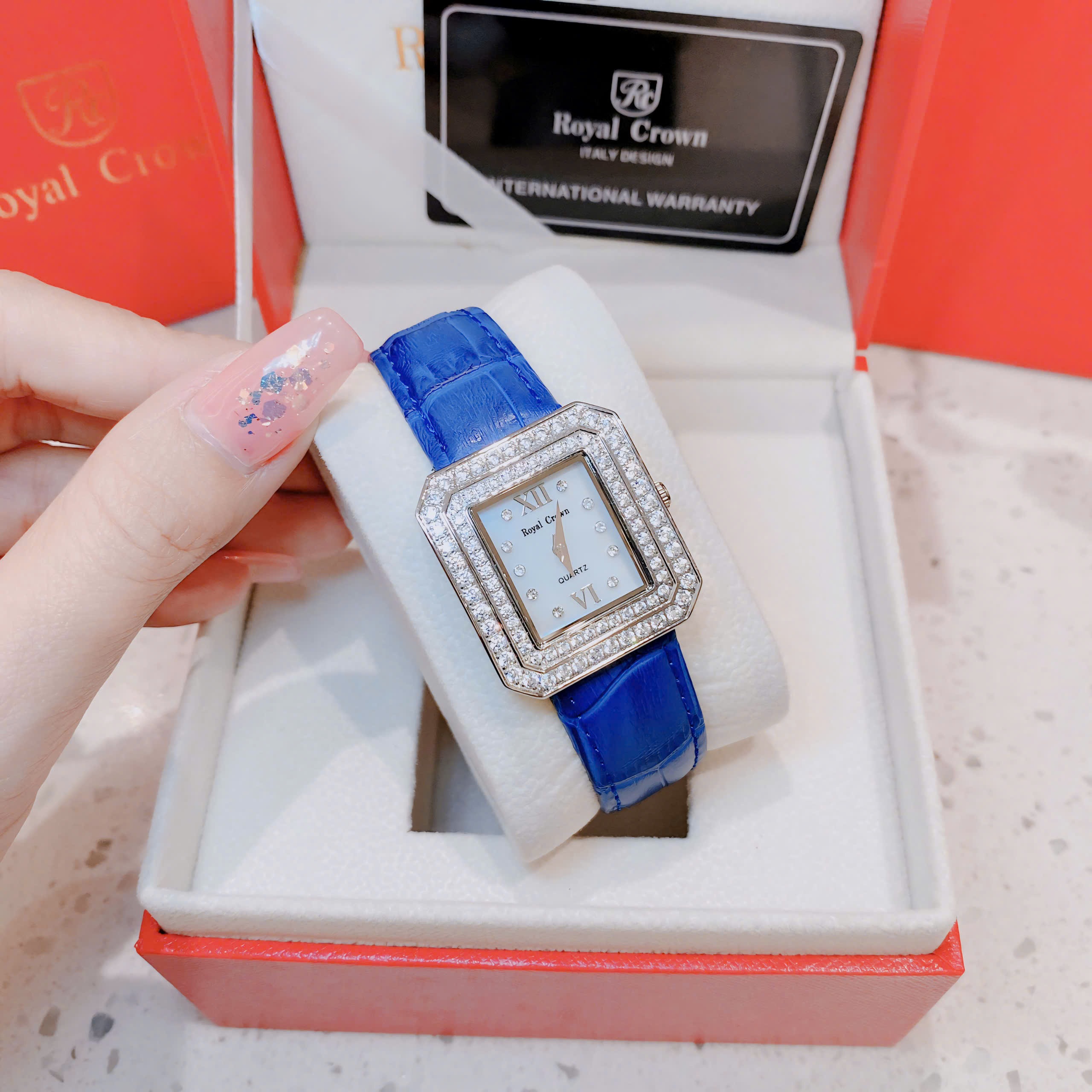 Đồng Hồ Royal Crown Mặt Vuông |Nữ Giới |Đính Đá |Dây Da Xanh Dương |Máy Pin (Quartz) |Size 34mm |donghogiatot.vn