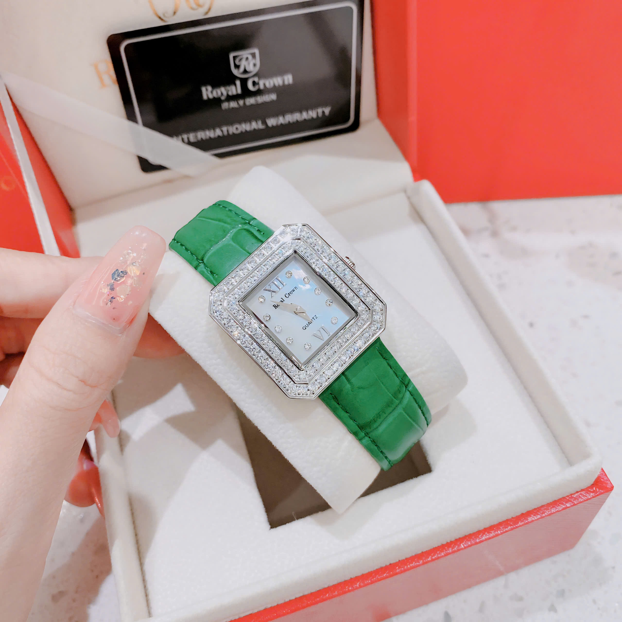 Đồng Hồ Royal Crown Mặt Vuông |Nữ Giới |Đính Đá |Dây Da Xanh Lá |Máy Pin (Quartz) |Size 34mm |donghogiatot.vn