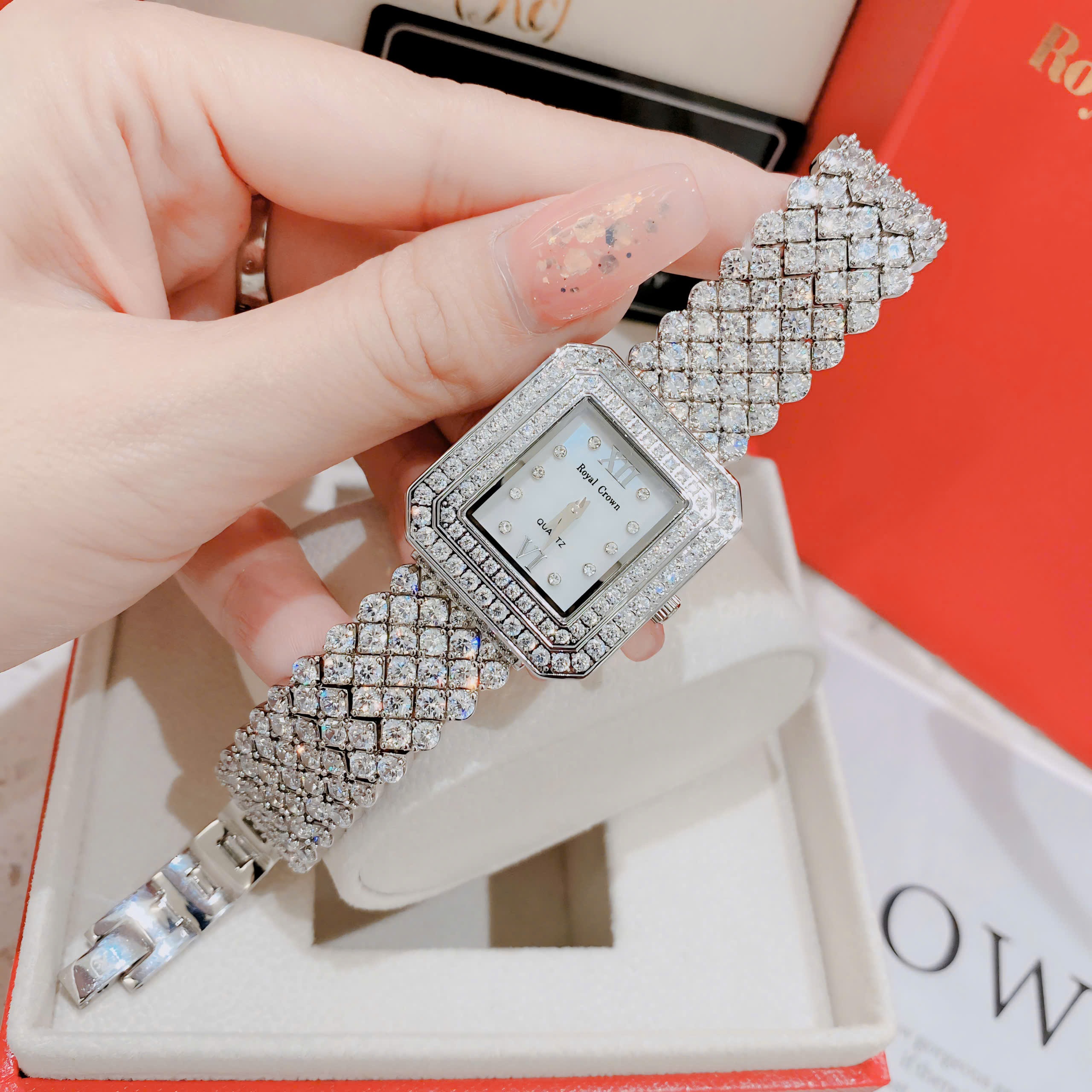 Đồng Hồ Royal Crown Mặt Vuông |Nữ Giới |Đính Đá |Dây Kim Loại Trắng Silver |Máy Pin (Quartz) |Size 34mm |donghogiatot.vn