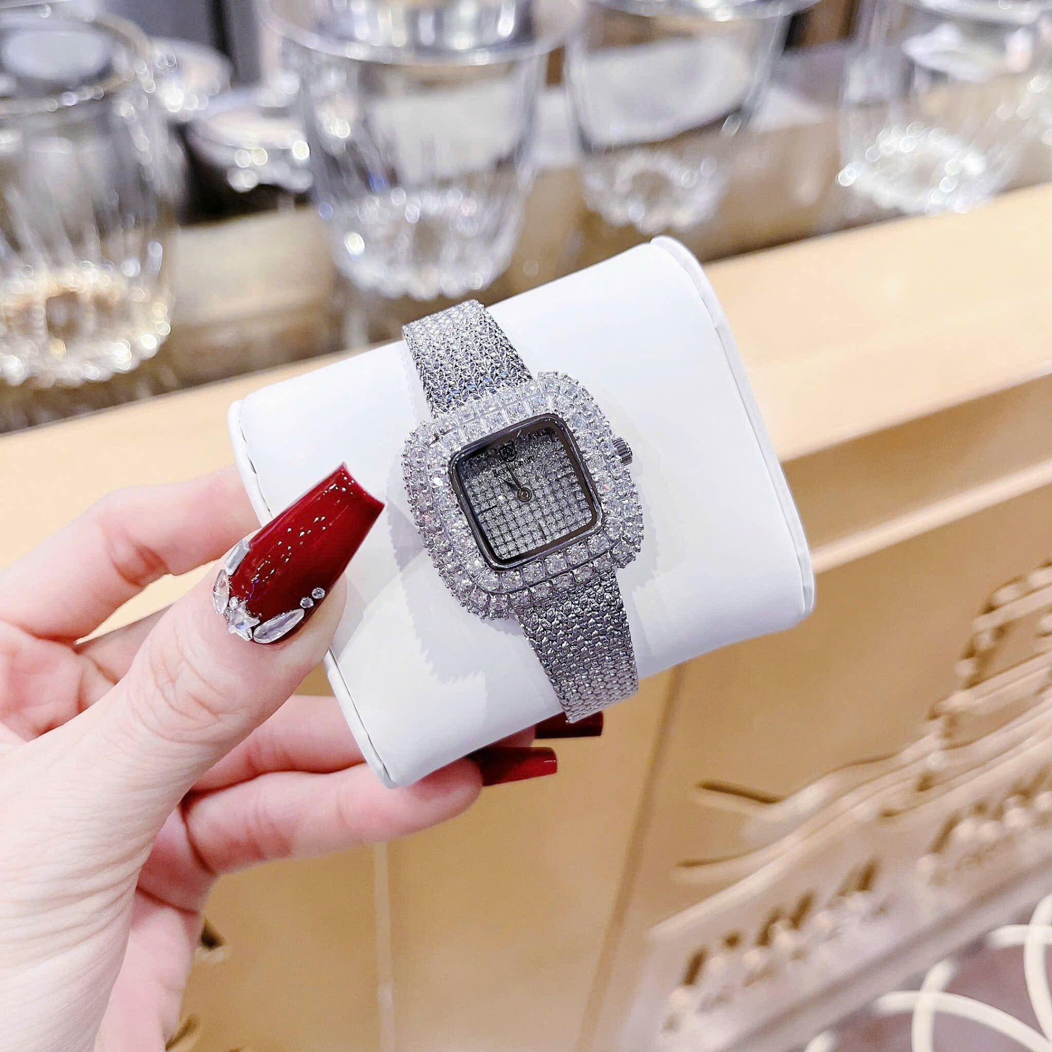 Đồng Hồ Royal Crown Mặt Vuông |Nữ Giới |Đính Đá |Dây Lưới Silver |Máy Pin (Quartz) |Size 30mm |donghogiatot.vn