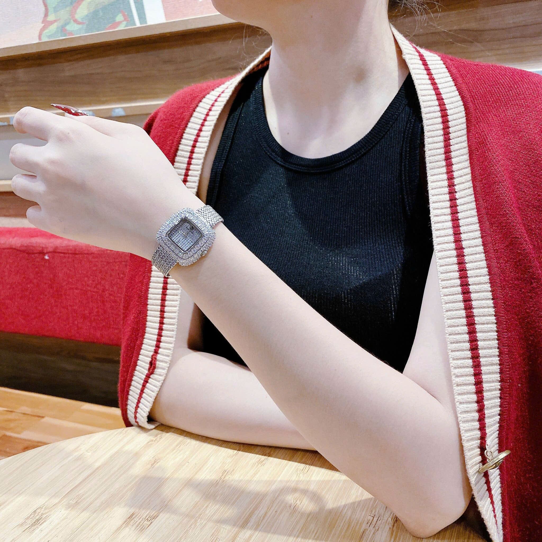 Đồng Hồ Royal Crown Mặt Vuông |Nữ Giới |Đính Đá |Dây Lưới Silver |Máy Pin (Quartz) |Size 30mm |donghogiatot.vn