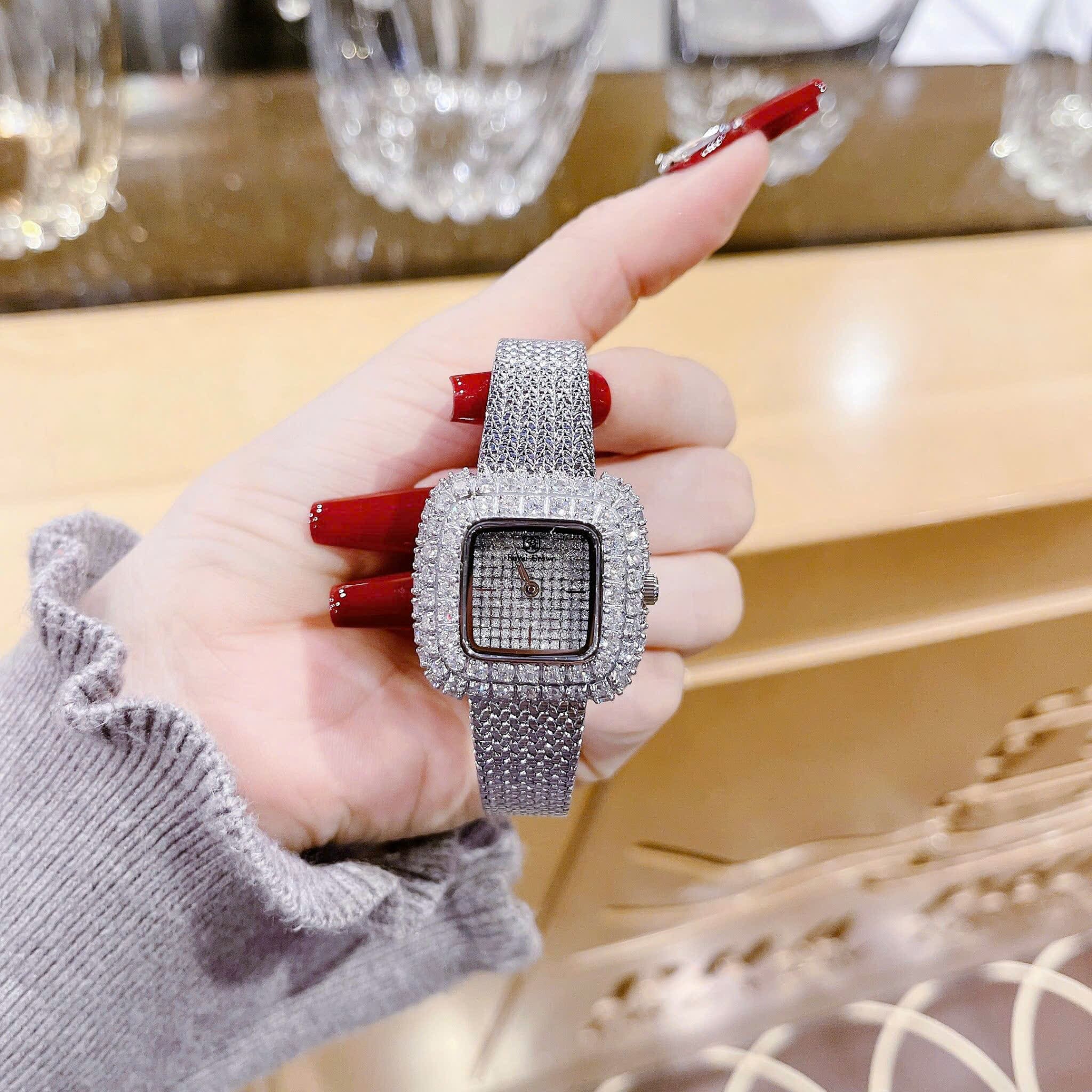 Đồng Hồ Royal Crown Mặt Vuông |Nữ Giới |Đính Đá |Dây Lưới Silver |Máy Pin (Quartz) |Size 30mm |donghogiatot.vn