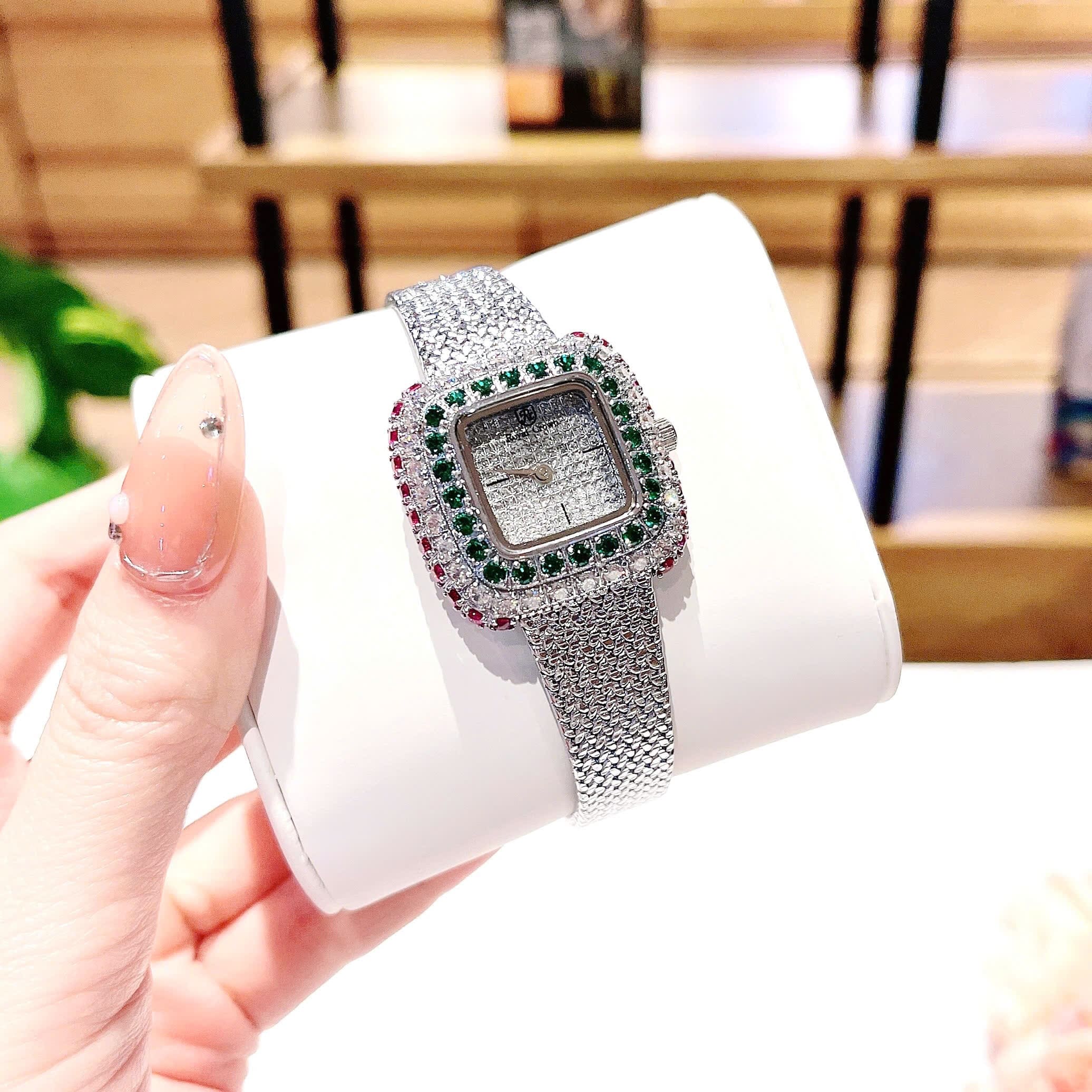 Đồng Hồ Royal Crown Mặt Vuông |Nữ Giới |Đính Đá Xanh Lá |Dây Lưới Silver |Máy Pin (Quartz) |Size 30mm |donghogiatot.vn